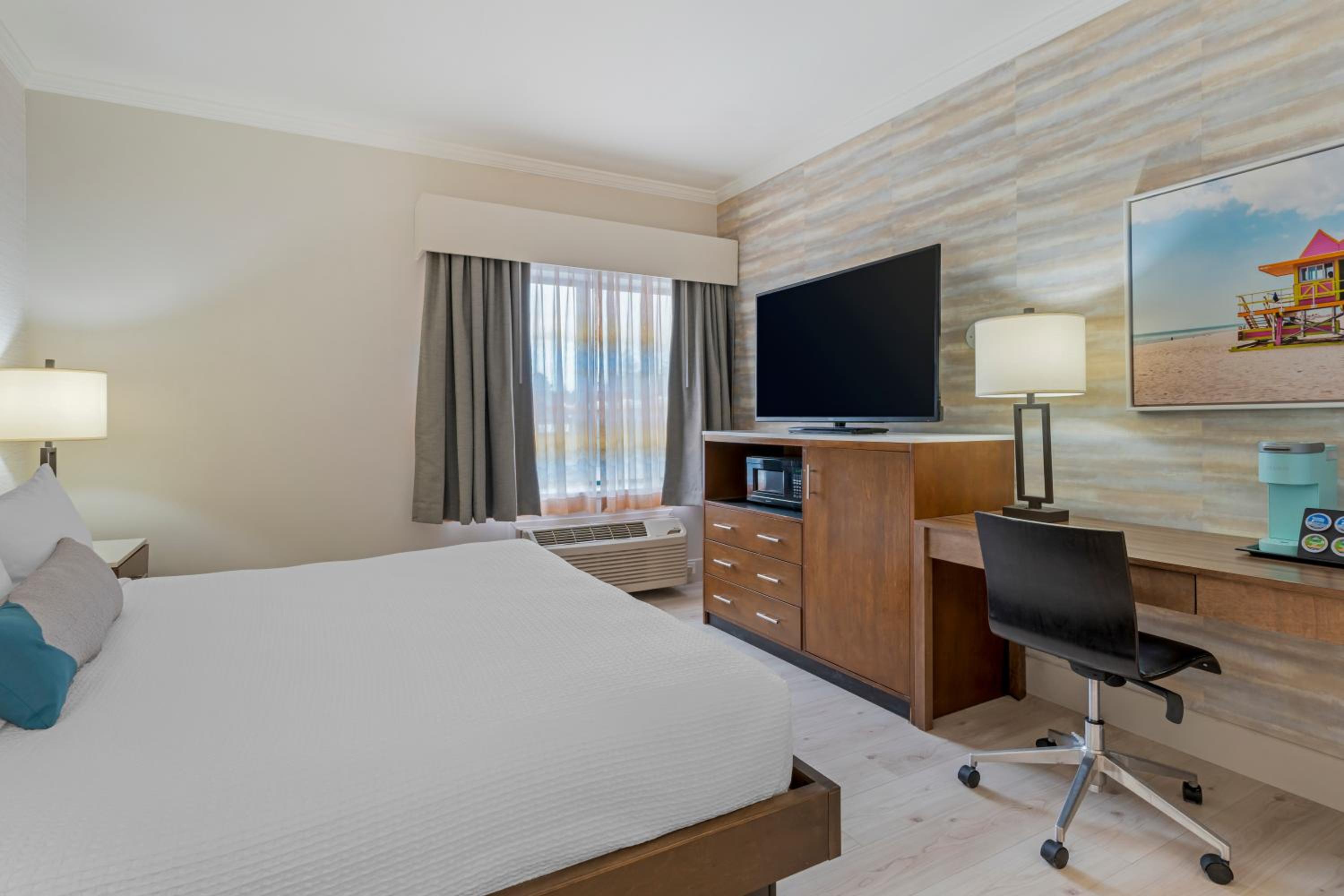 King Suite with Sofa Bed - Photo 4
