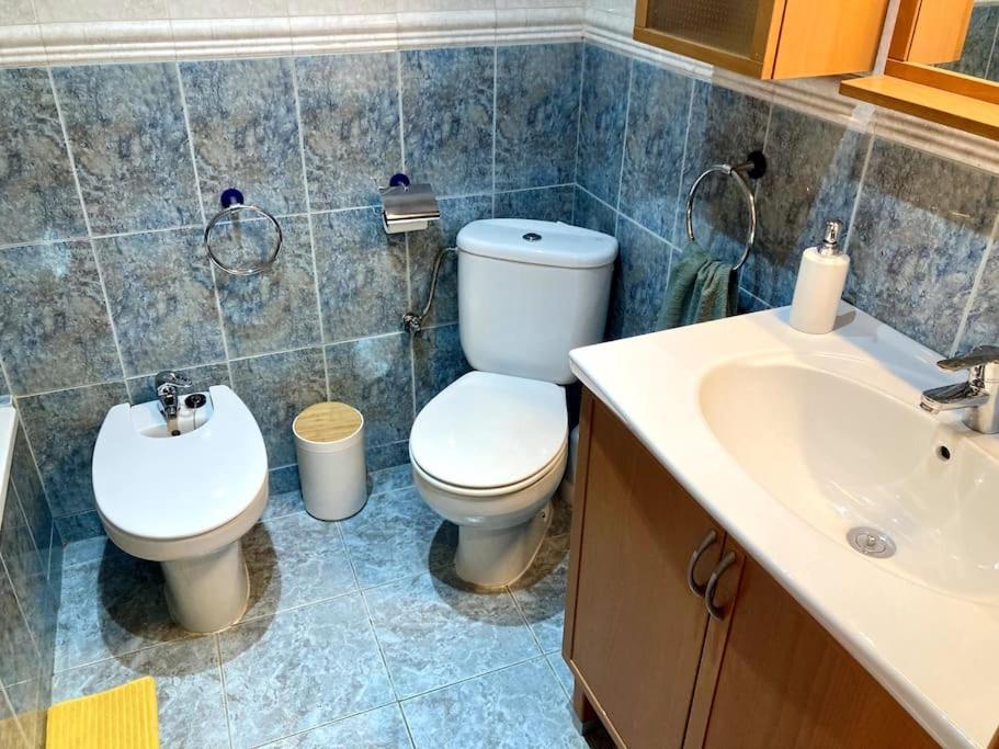 Three-Bedroom Apartment photo 2