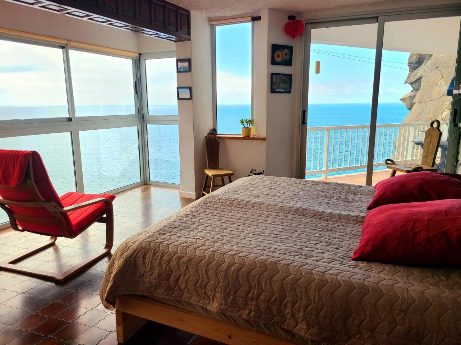 Estudio con vista al mar