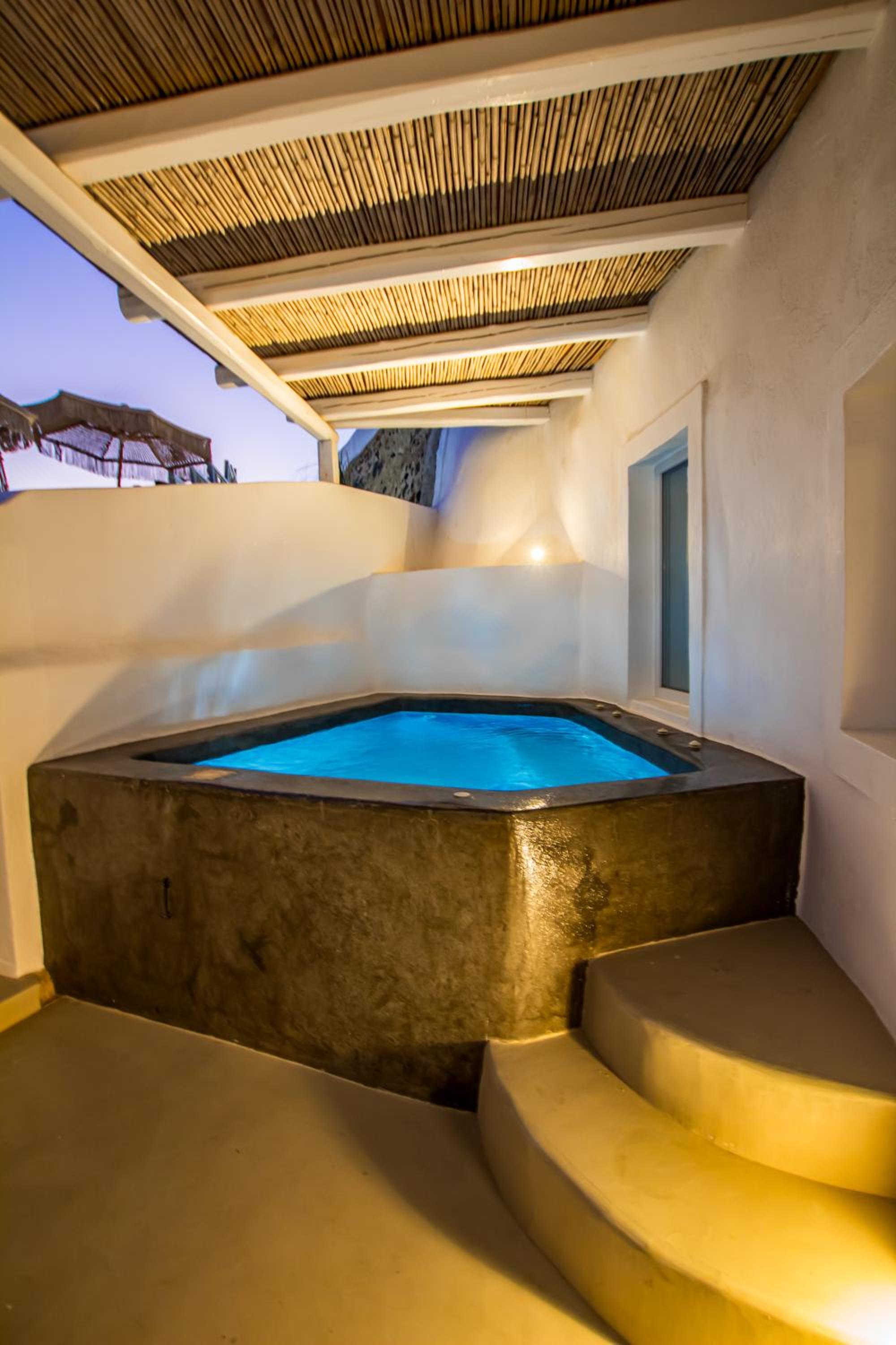 Quadruple Room with Sea View - Photo 4