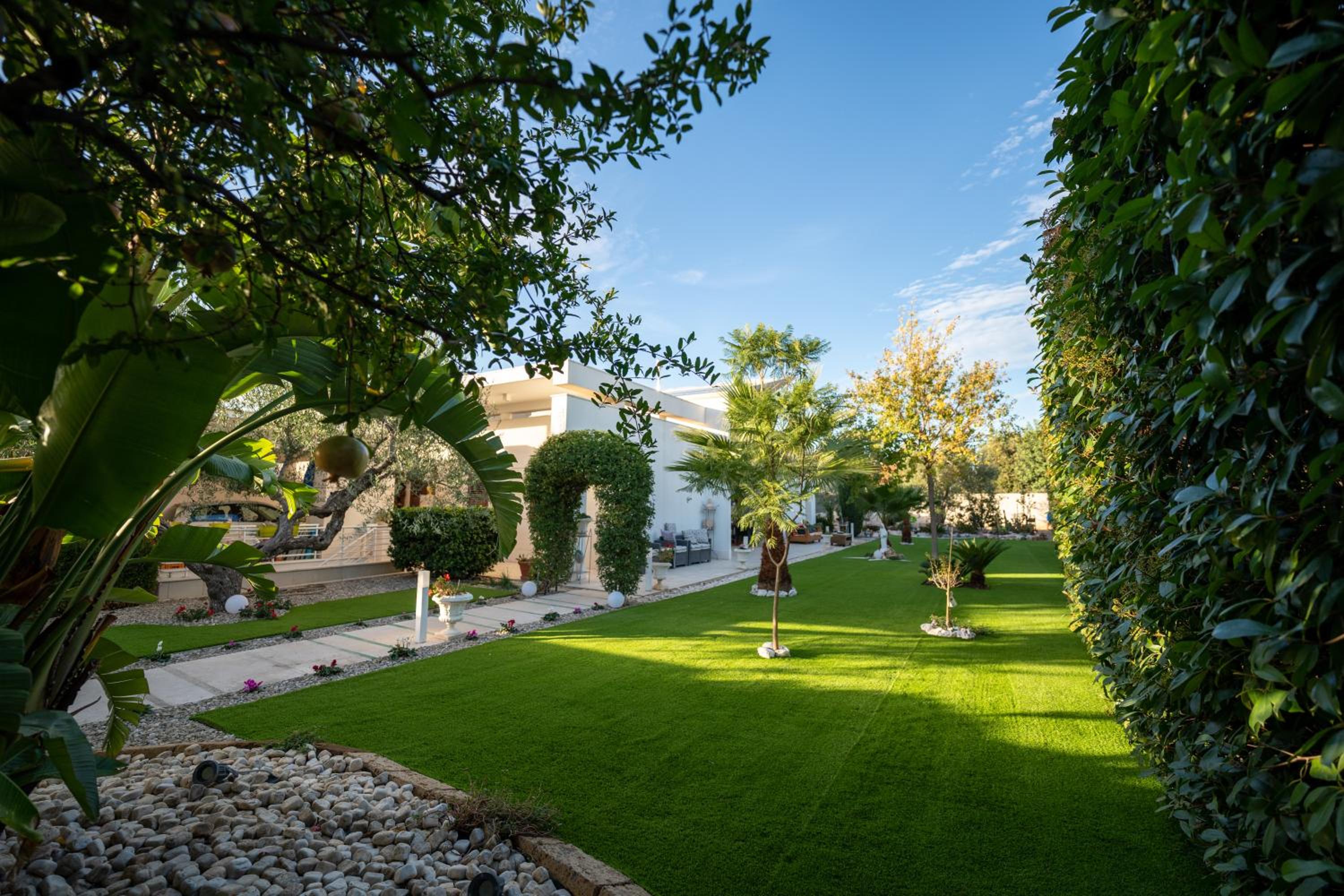 Villa with Garden View - Photo 34