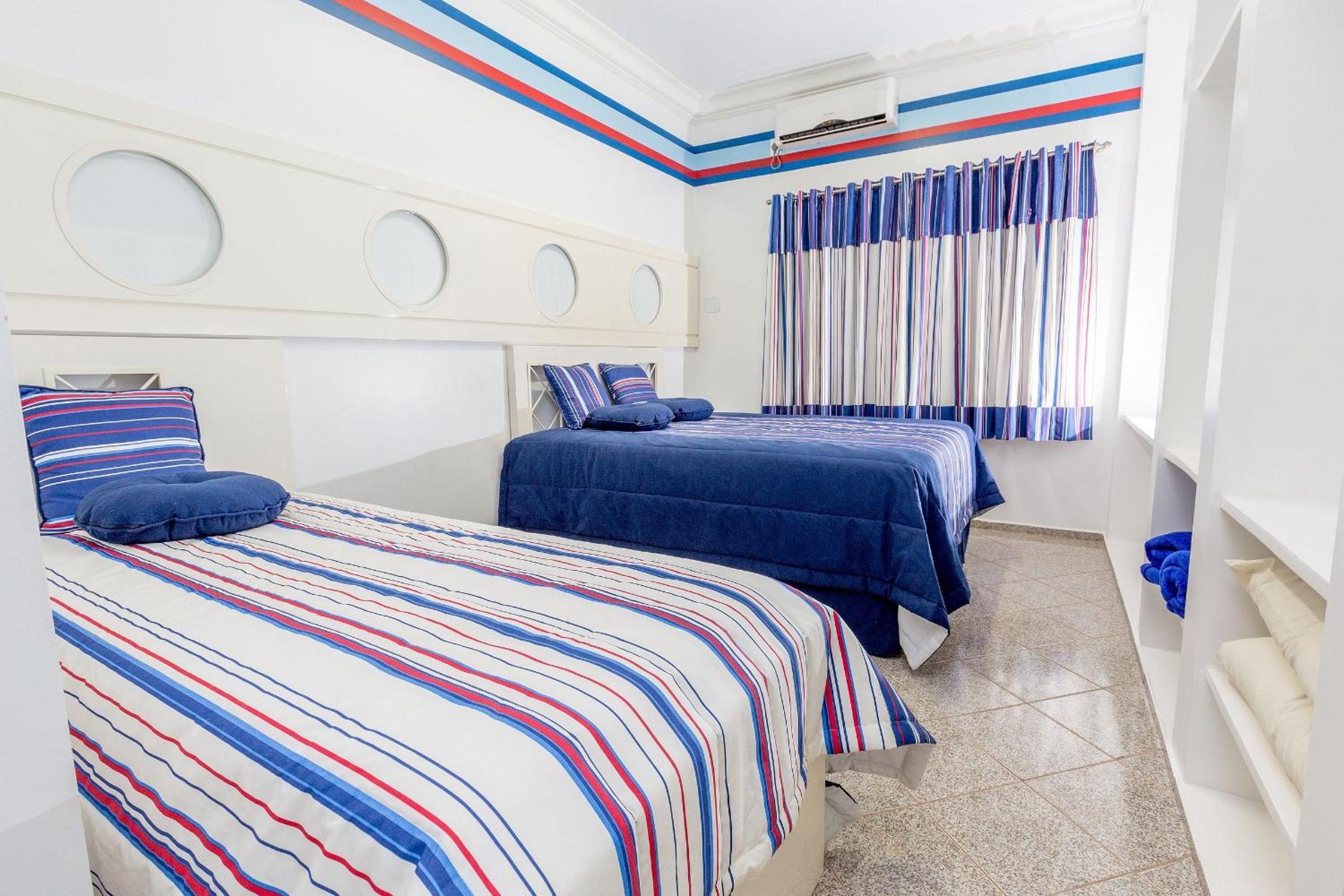 Quadruple Room - Disability Access photo 1