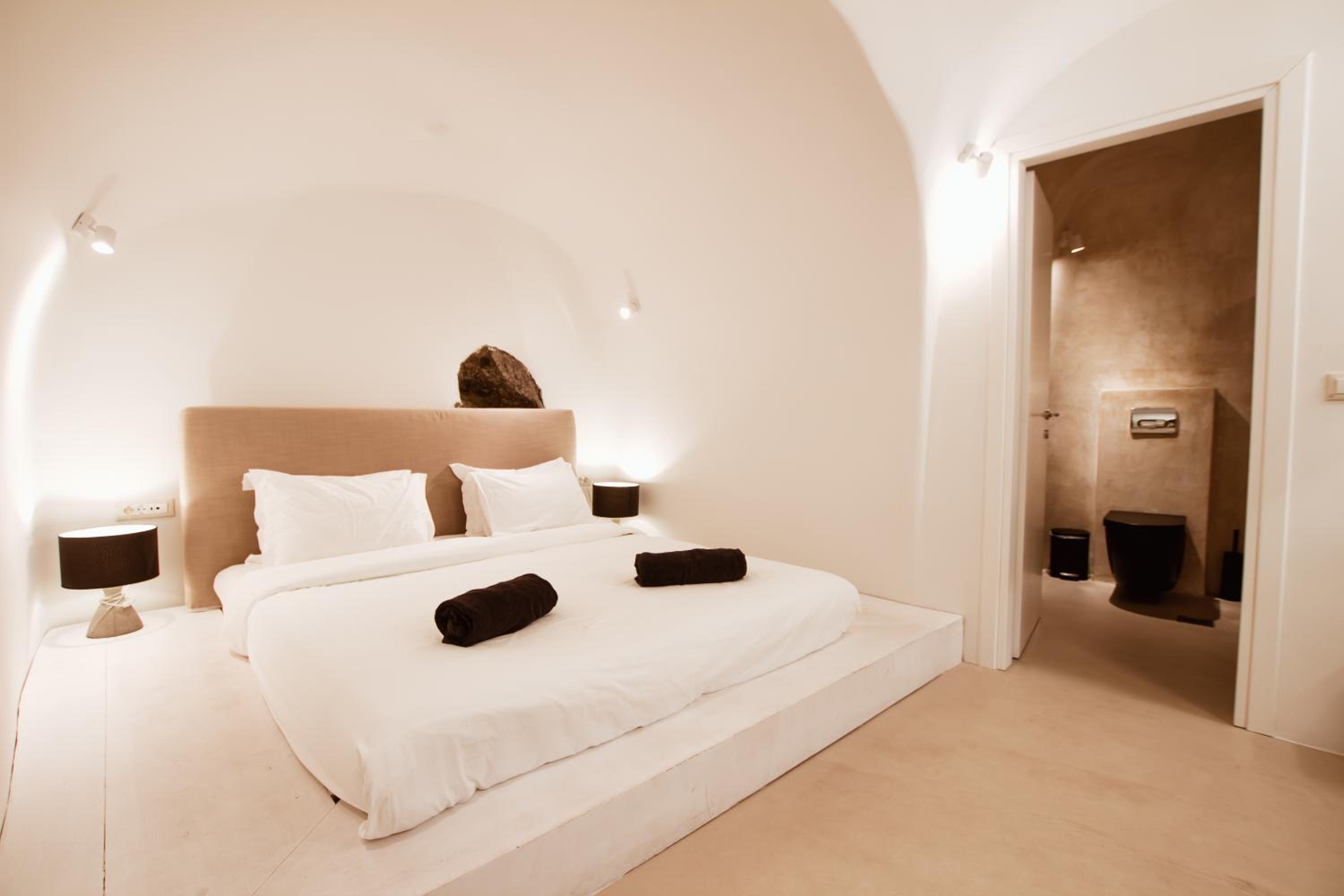 Quadruple Room with Sea View - Photo 9