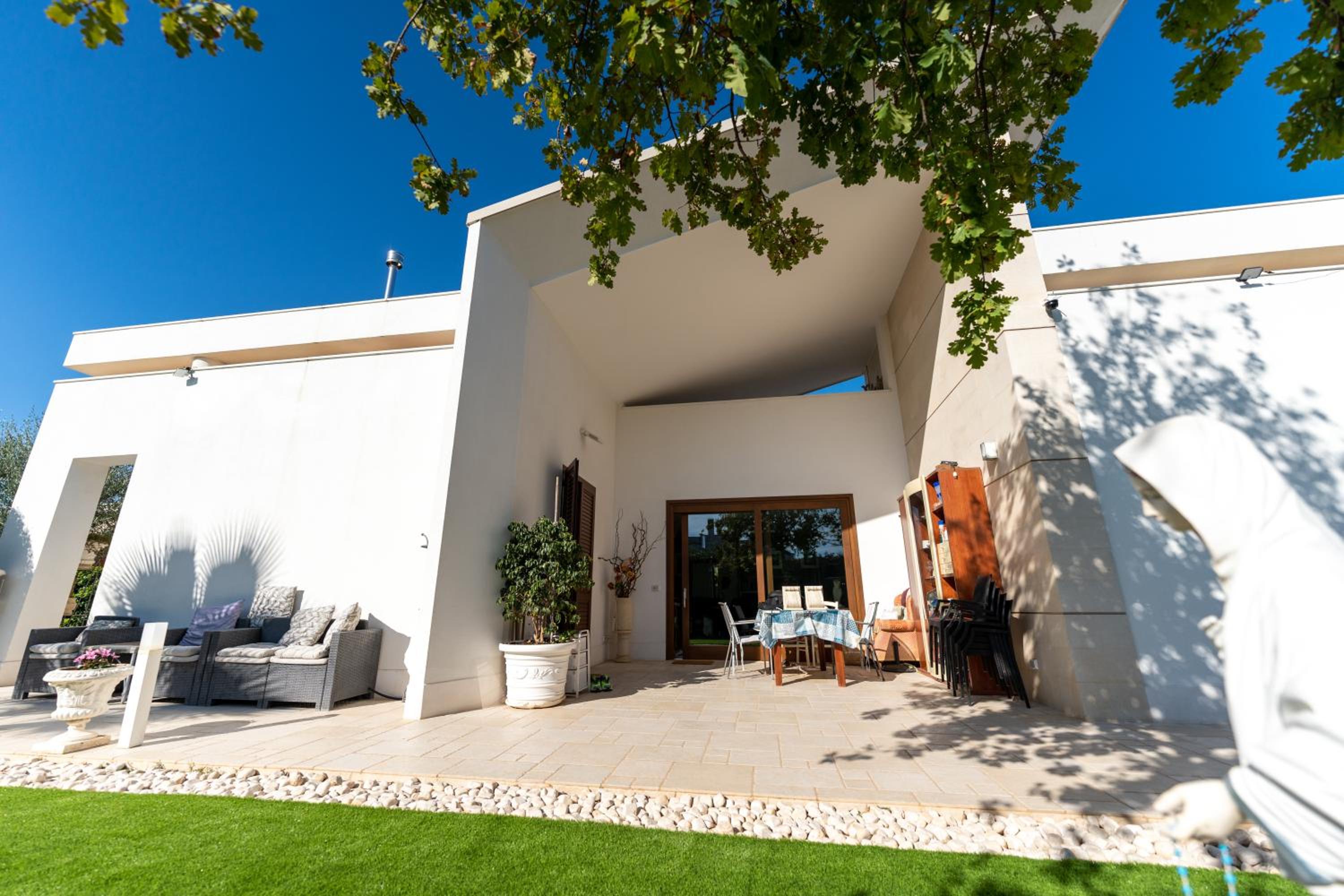 Villa with Garden View - Photo 32