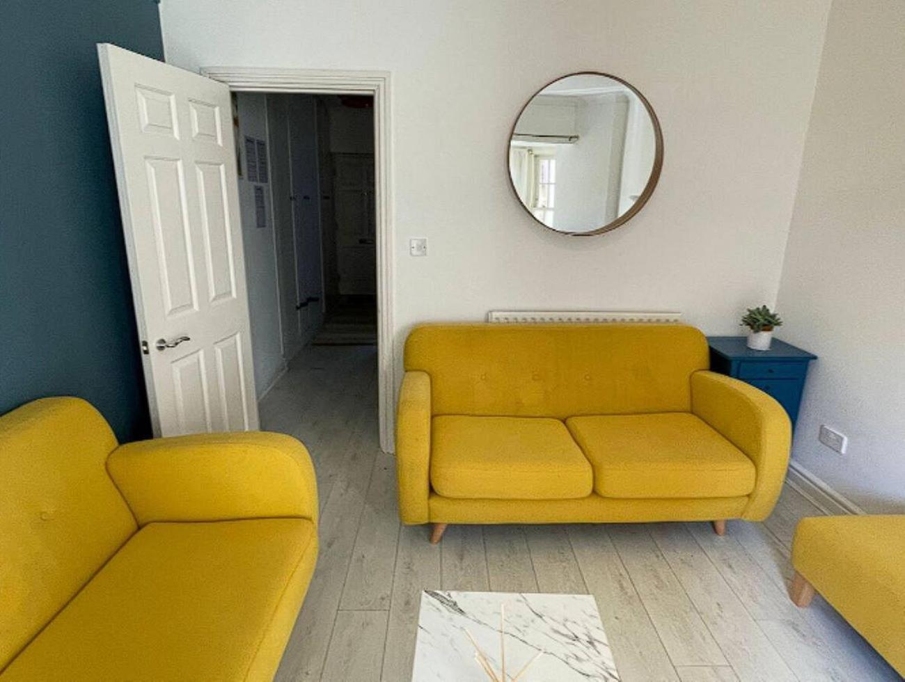 Three-Bedroom House photo 3