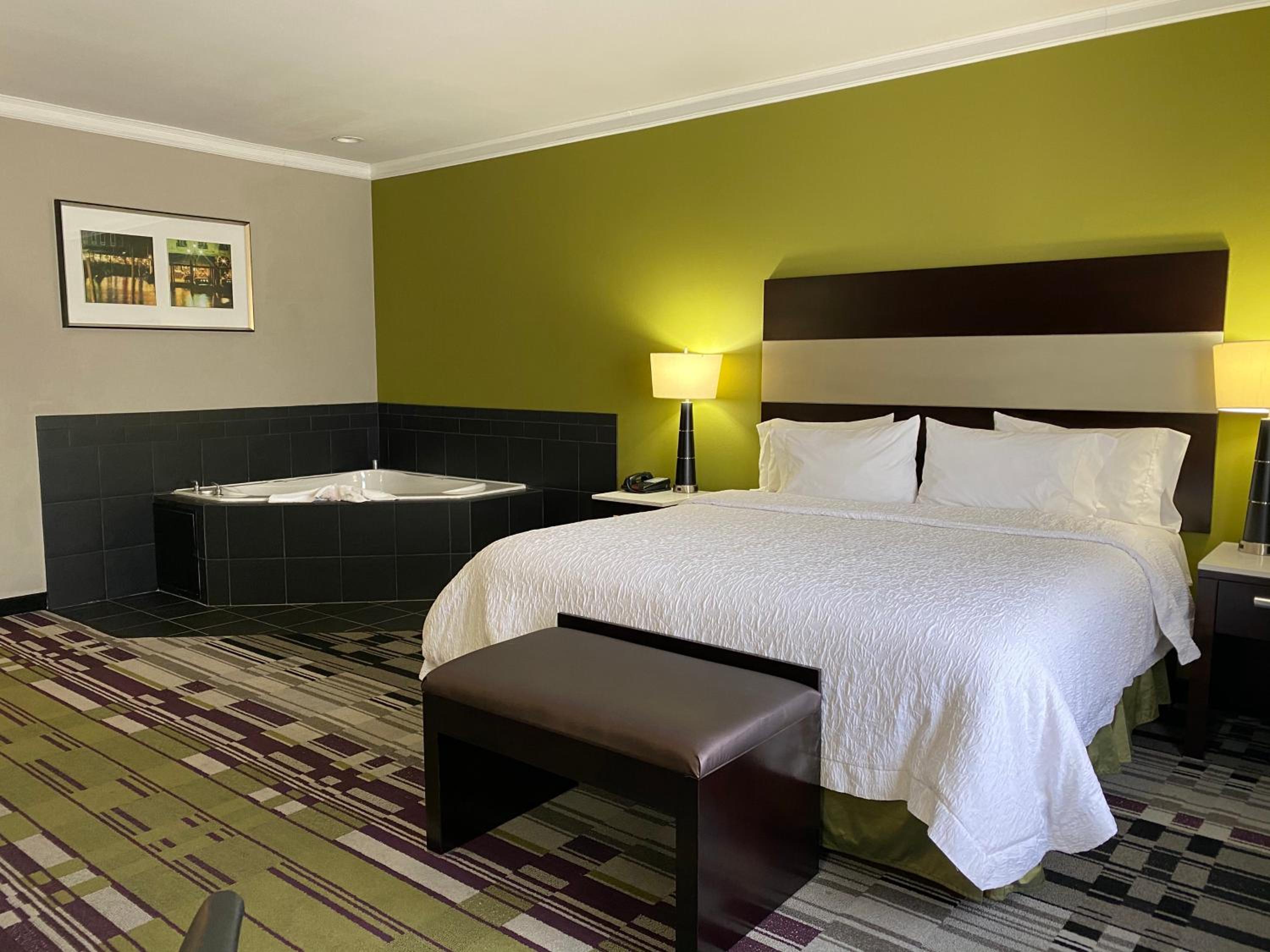 Deluxe King Room - Non-Smoking photo 2