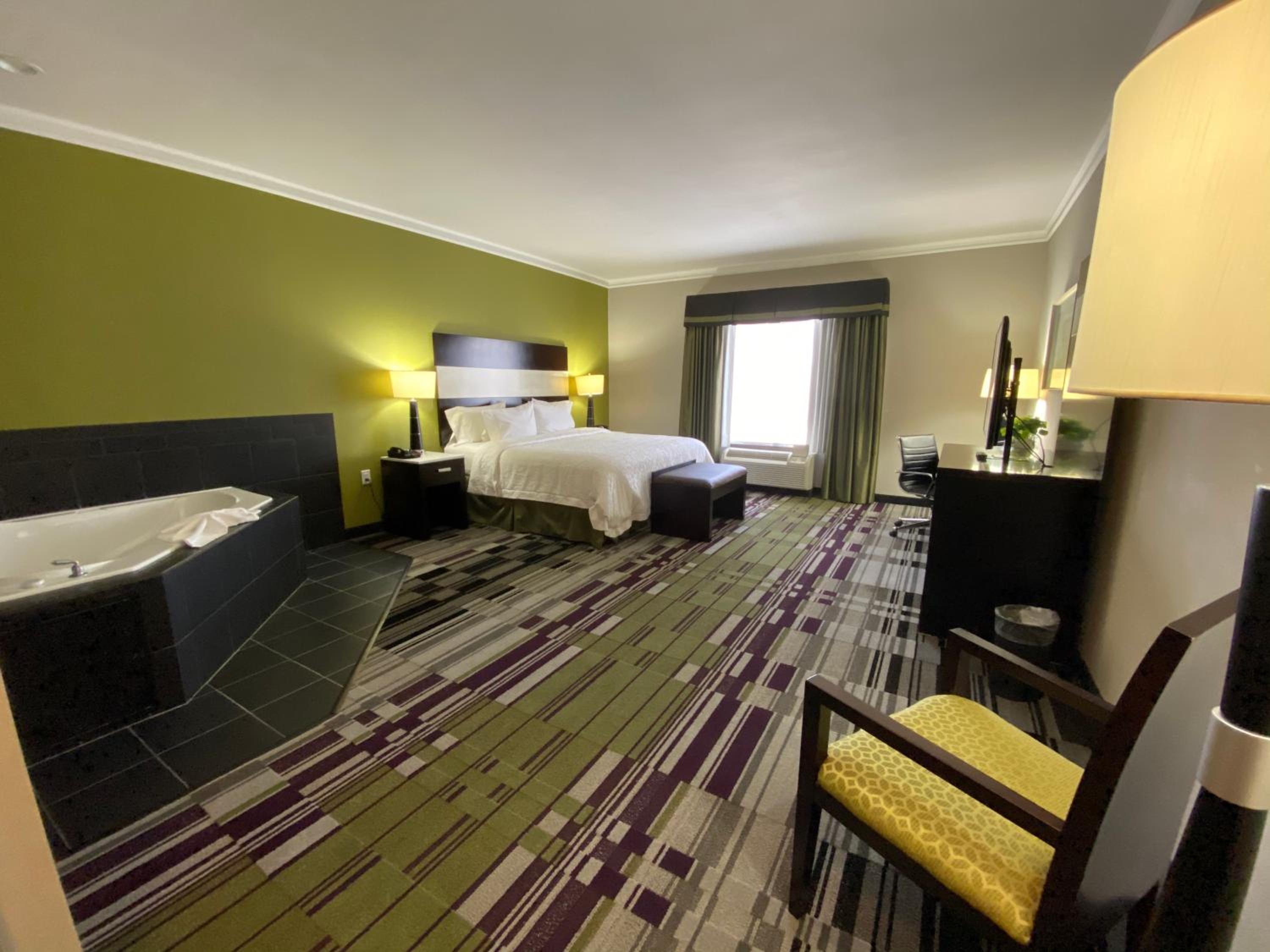 Deluxe King Room - Non-Smoking