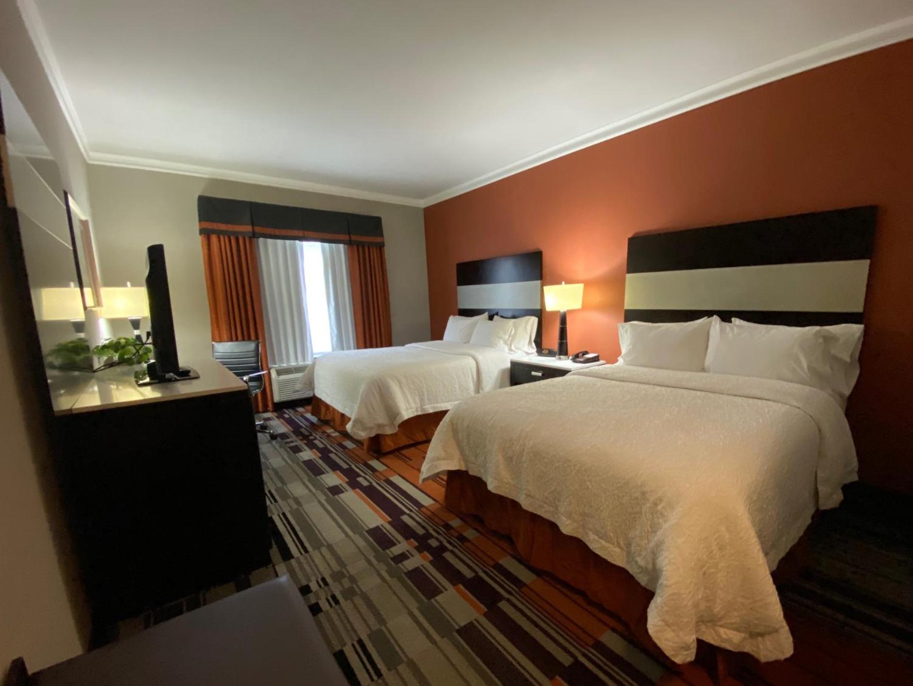 Room with Two Queen Beds - Non-Smoking - Photo 2