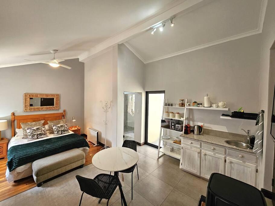One-Bedroom Apartment photo 3