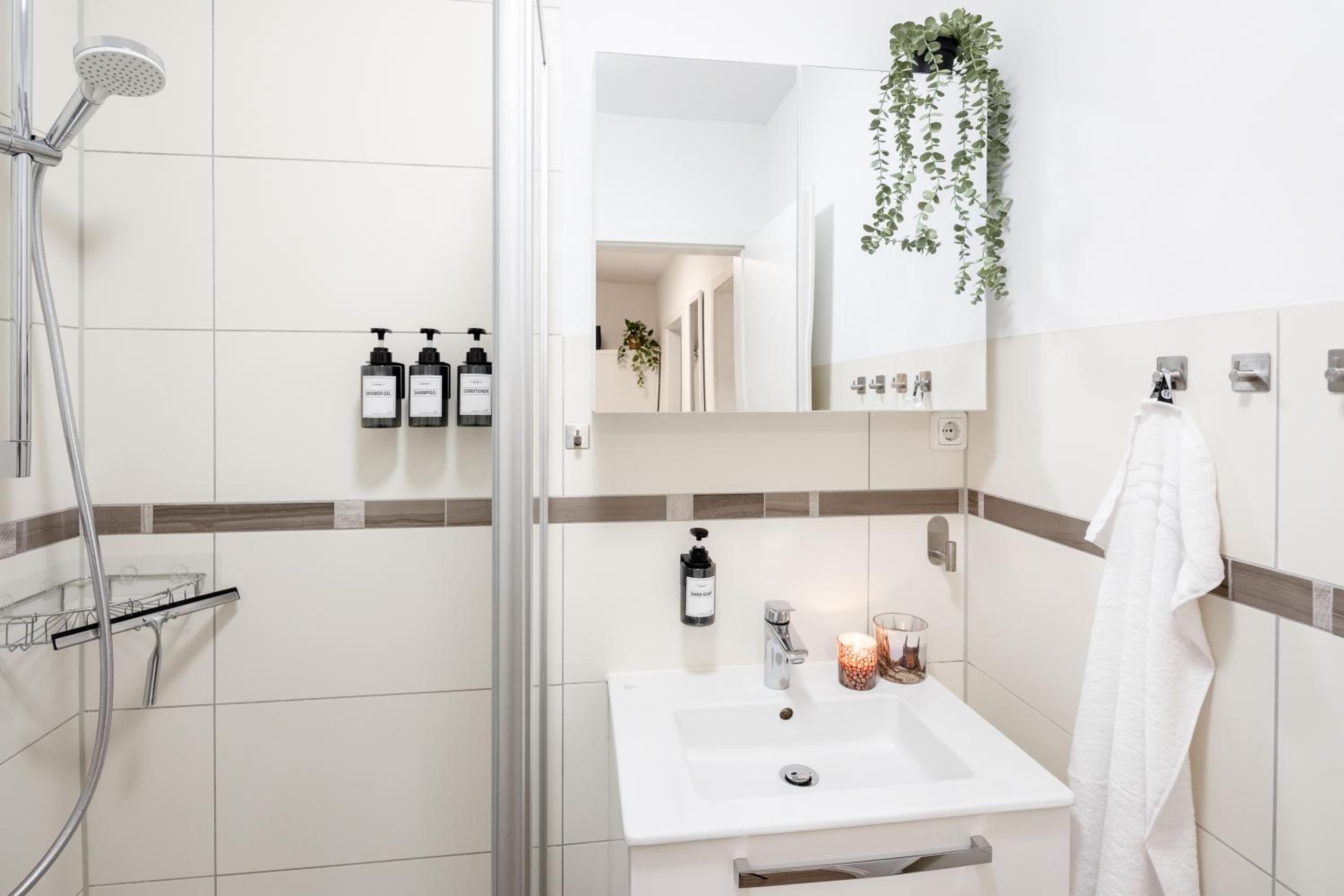 One-Bedroom Apartment With Garden photo 2