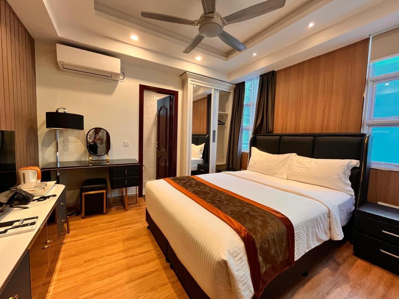 Deluxe Double Room - Photo 22