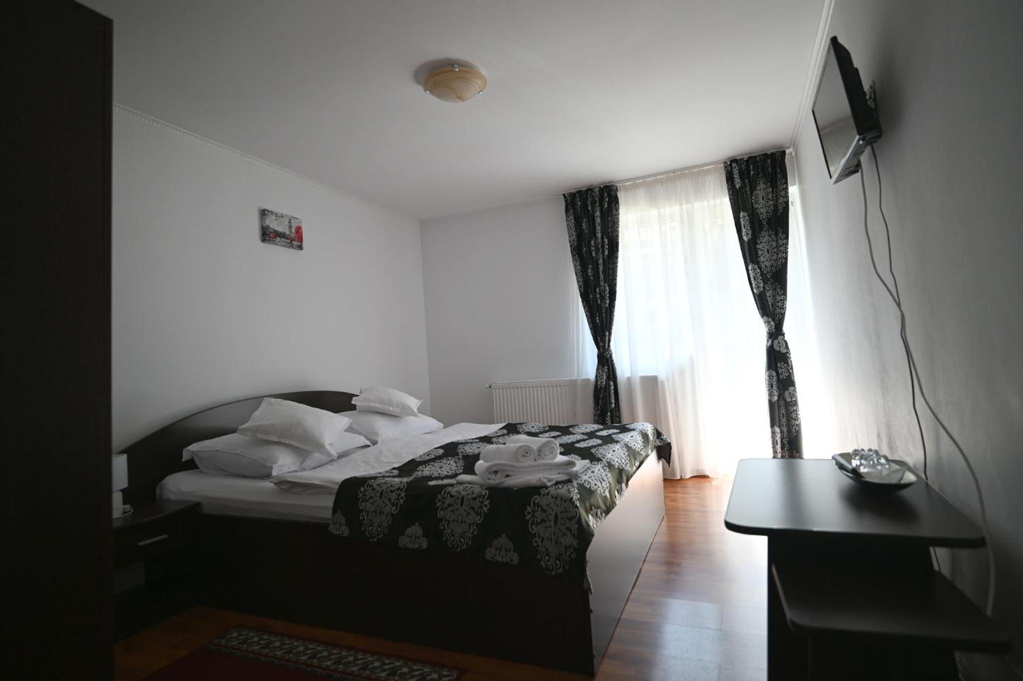 Double Room with Private Bathroom photo 1