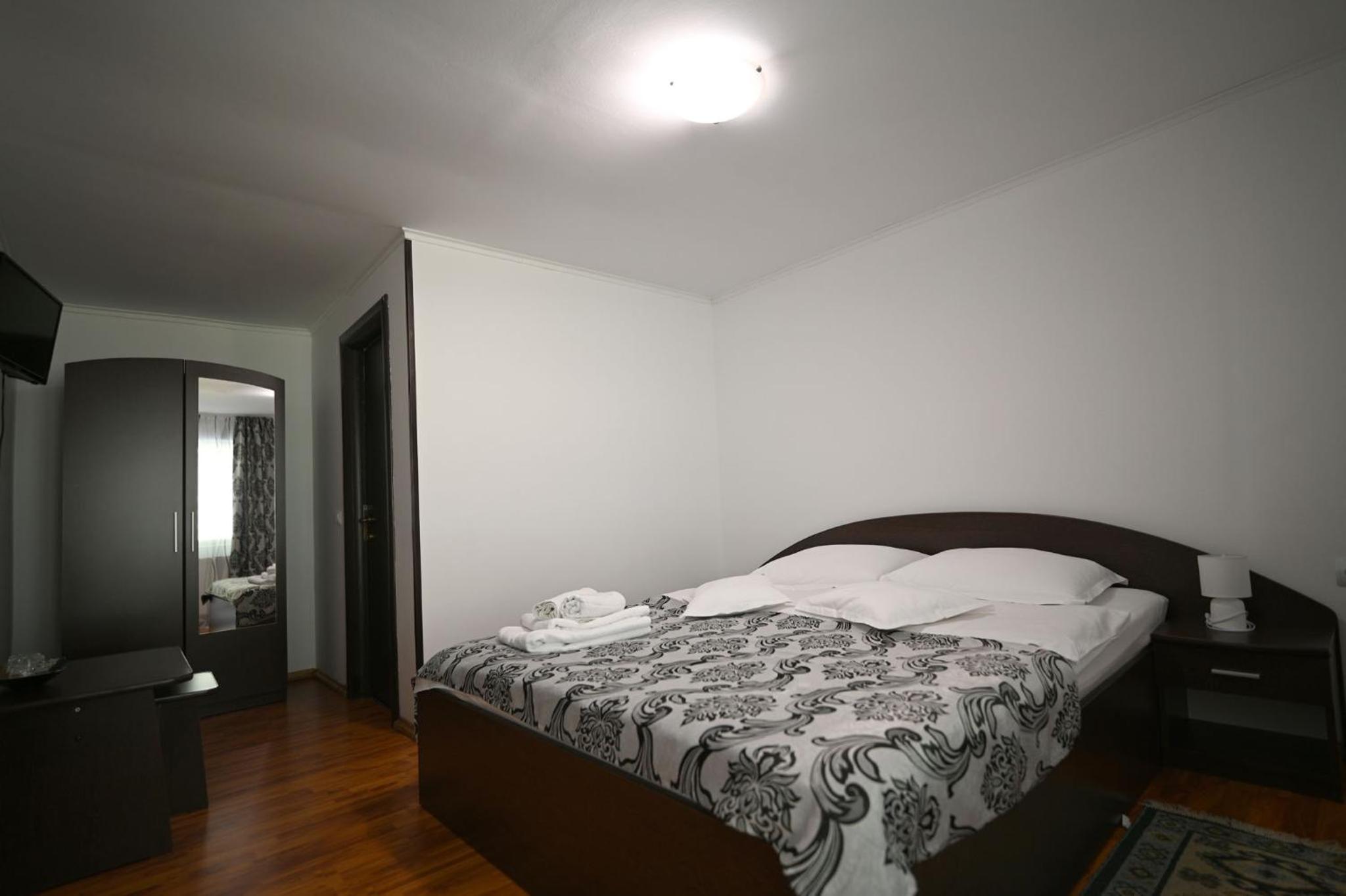 Double Room with Private Bathroom photo 3