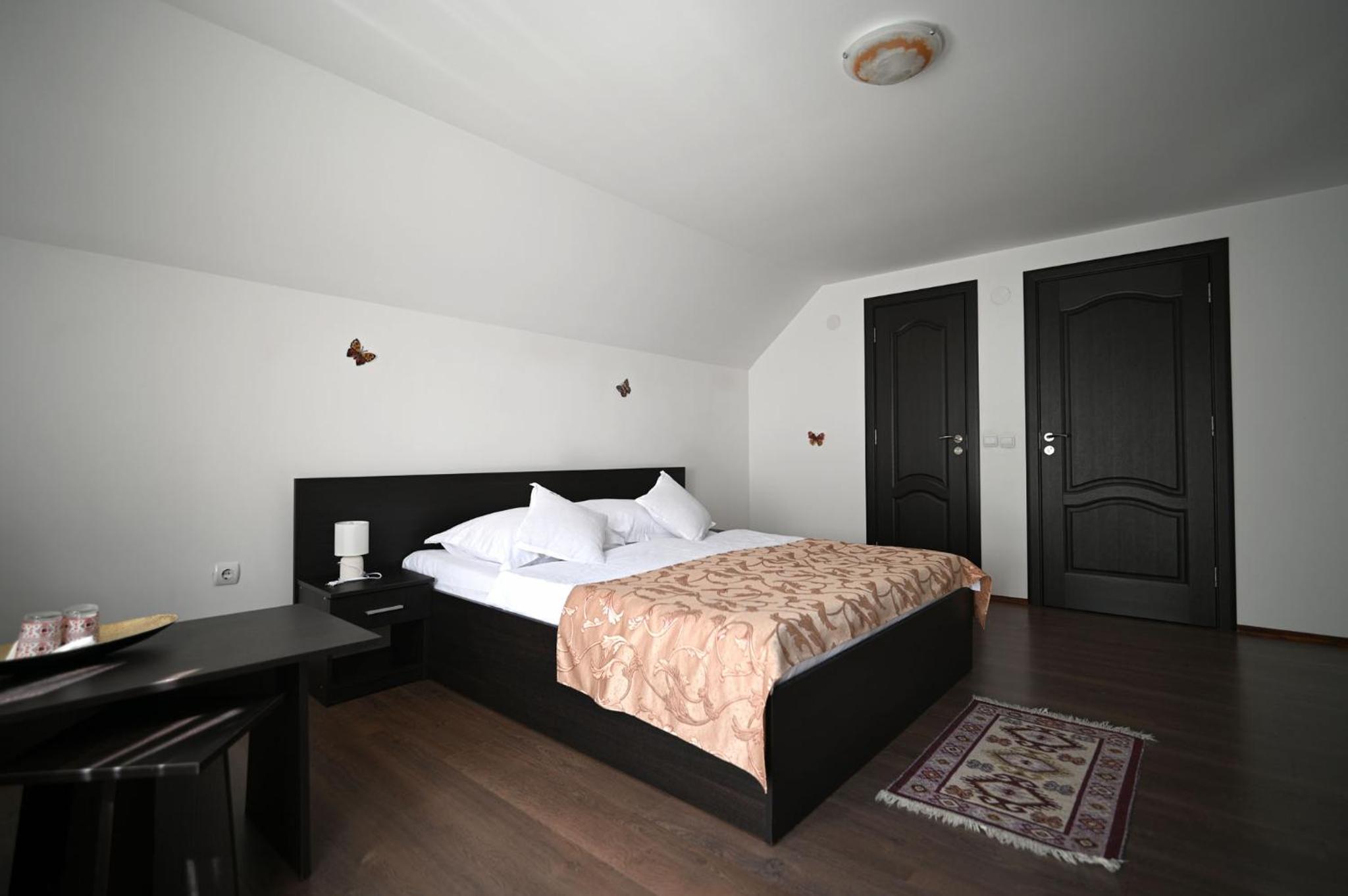 Double Room with Private Bathroom photo 2