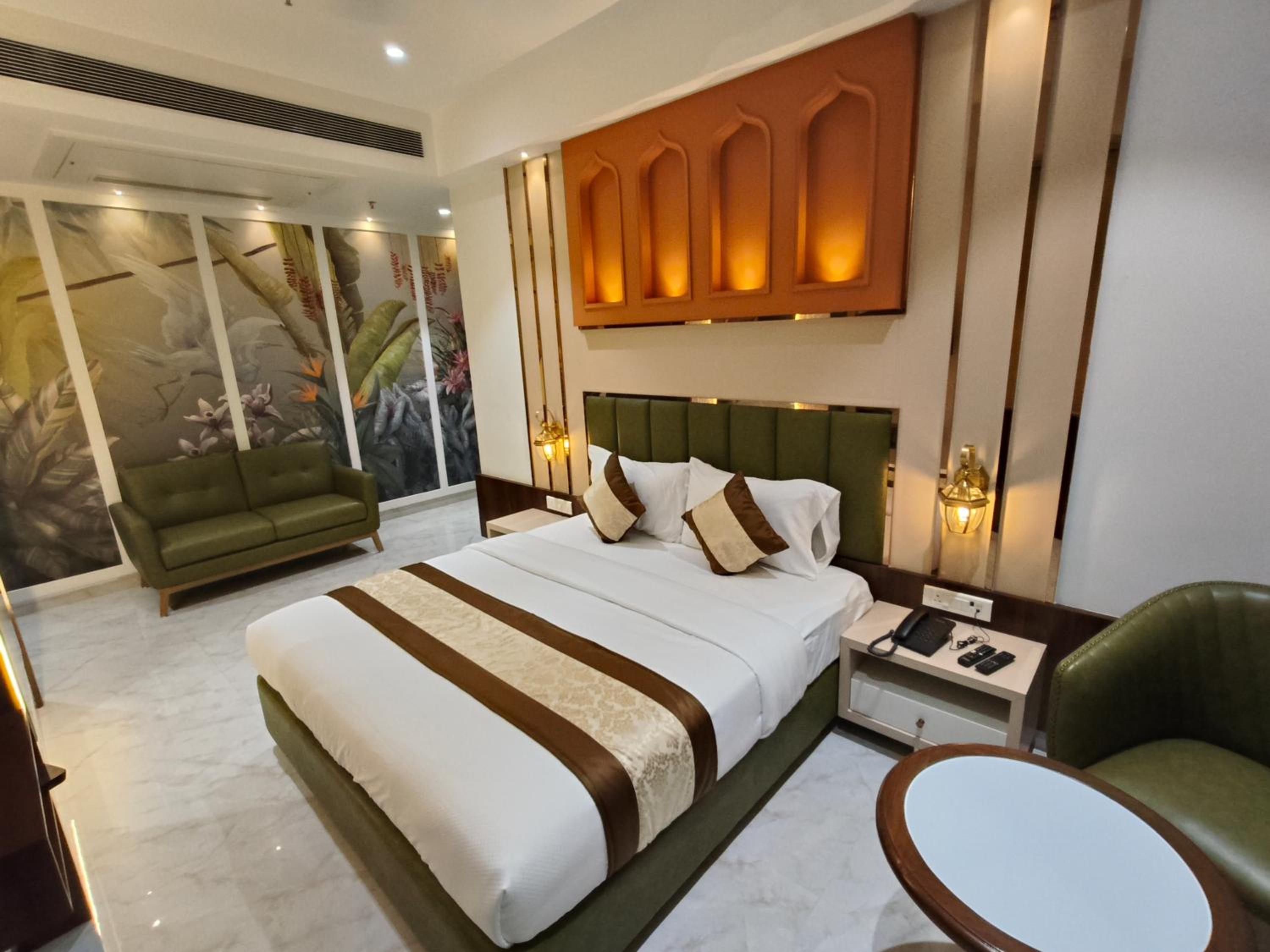 Suite - Photo 3