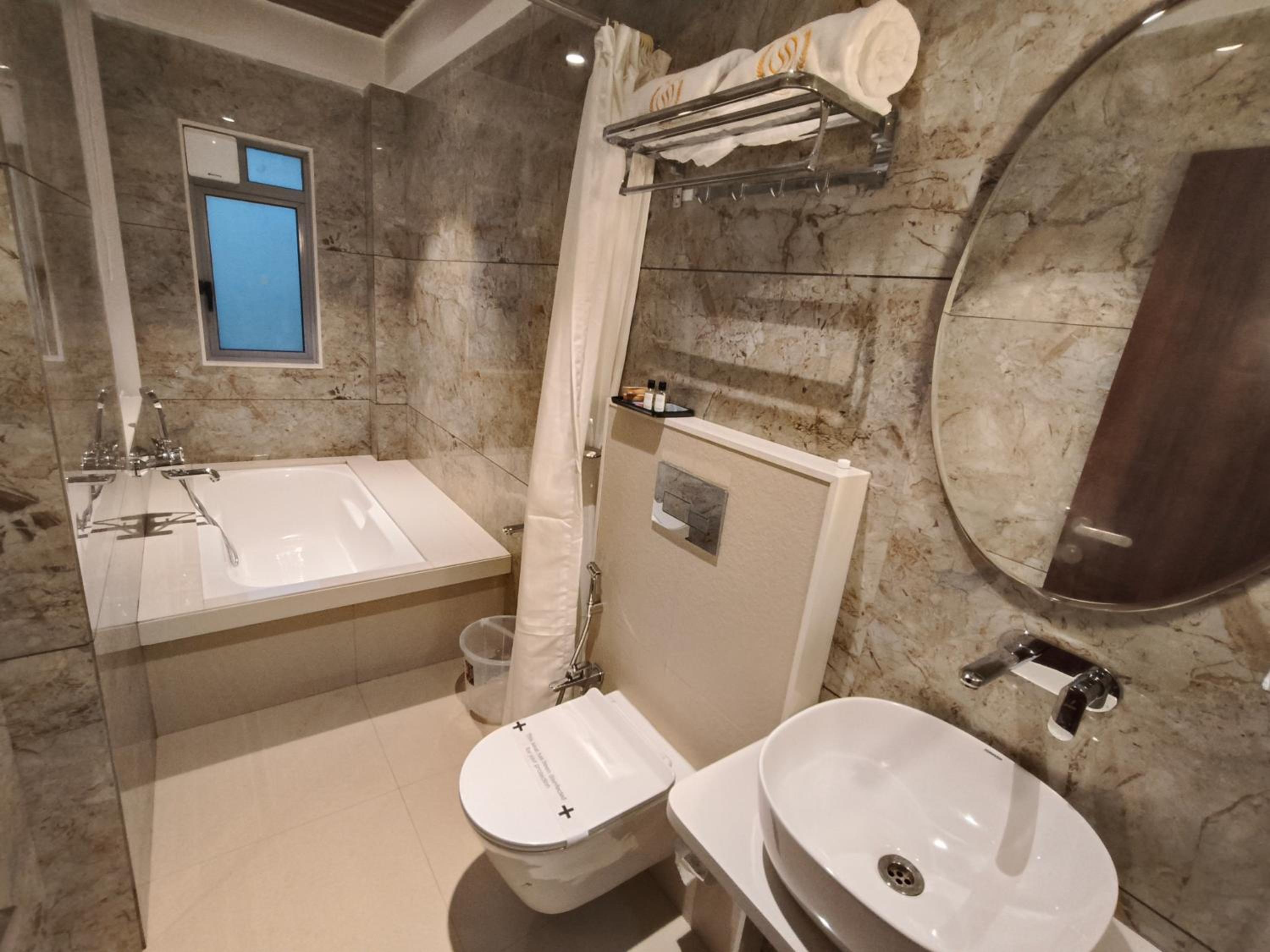 Suite - Photo 8