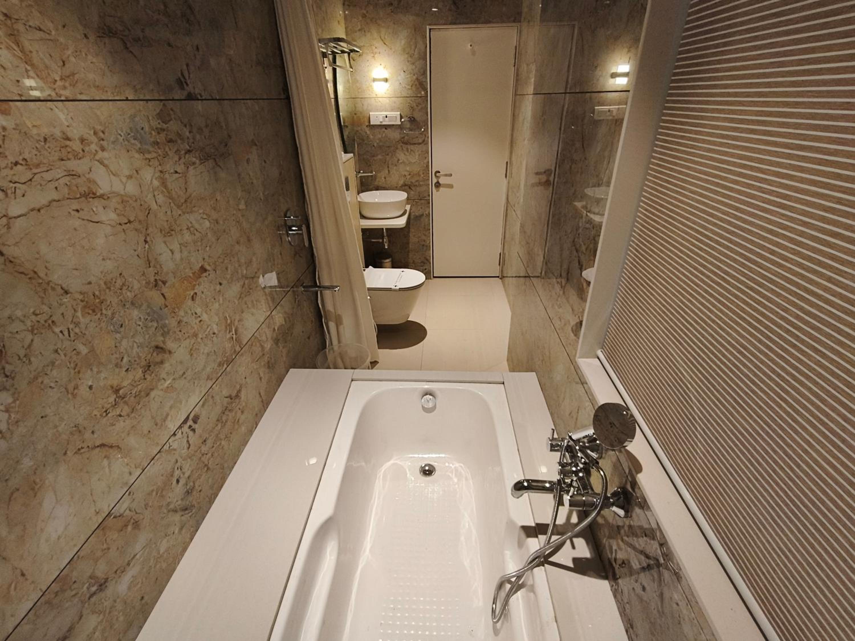 Suite - Photo 7