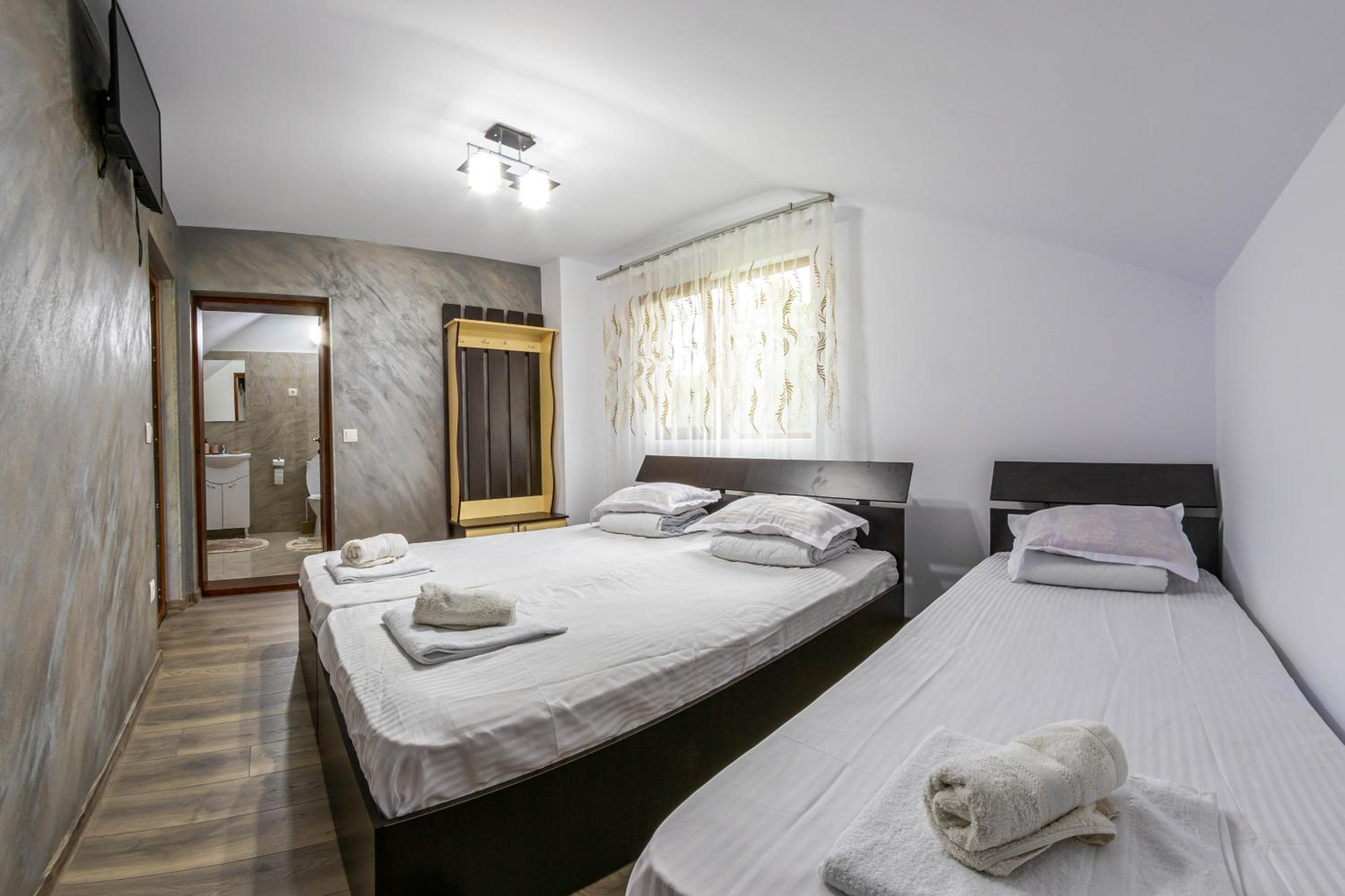 Triple Room with Private Bathroom photo 1