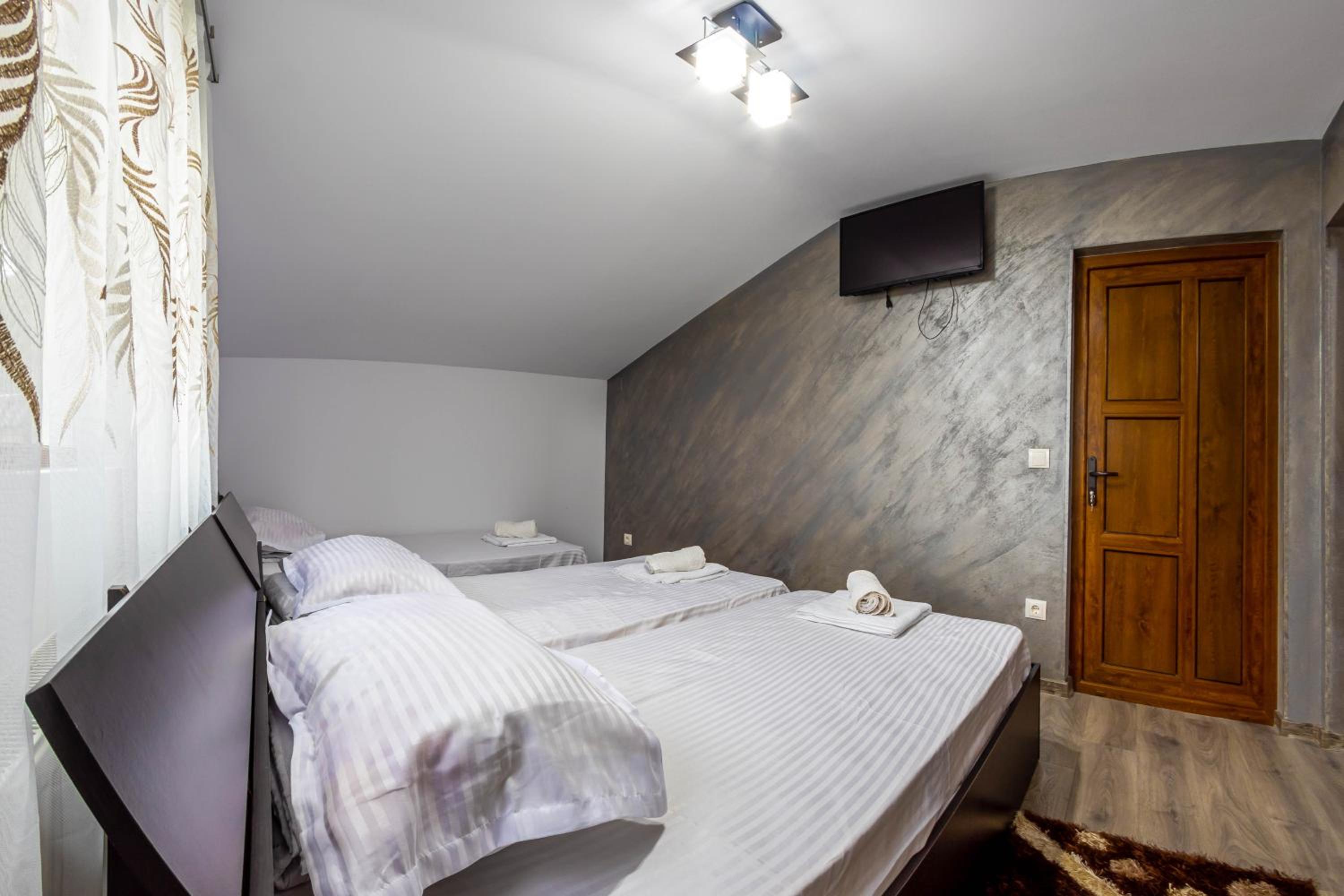 Triple Room with Private Bathroom photo 2