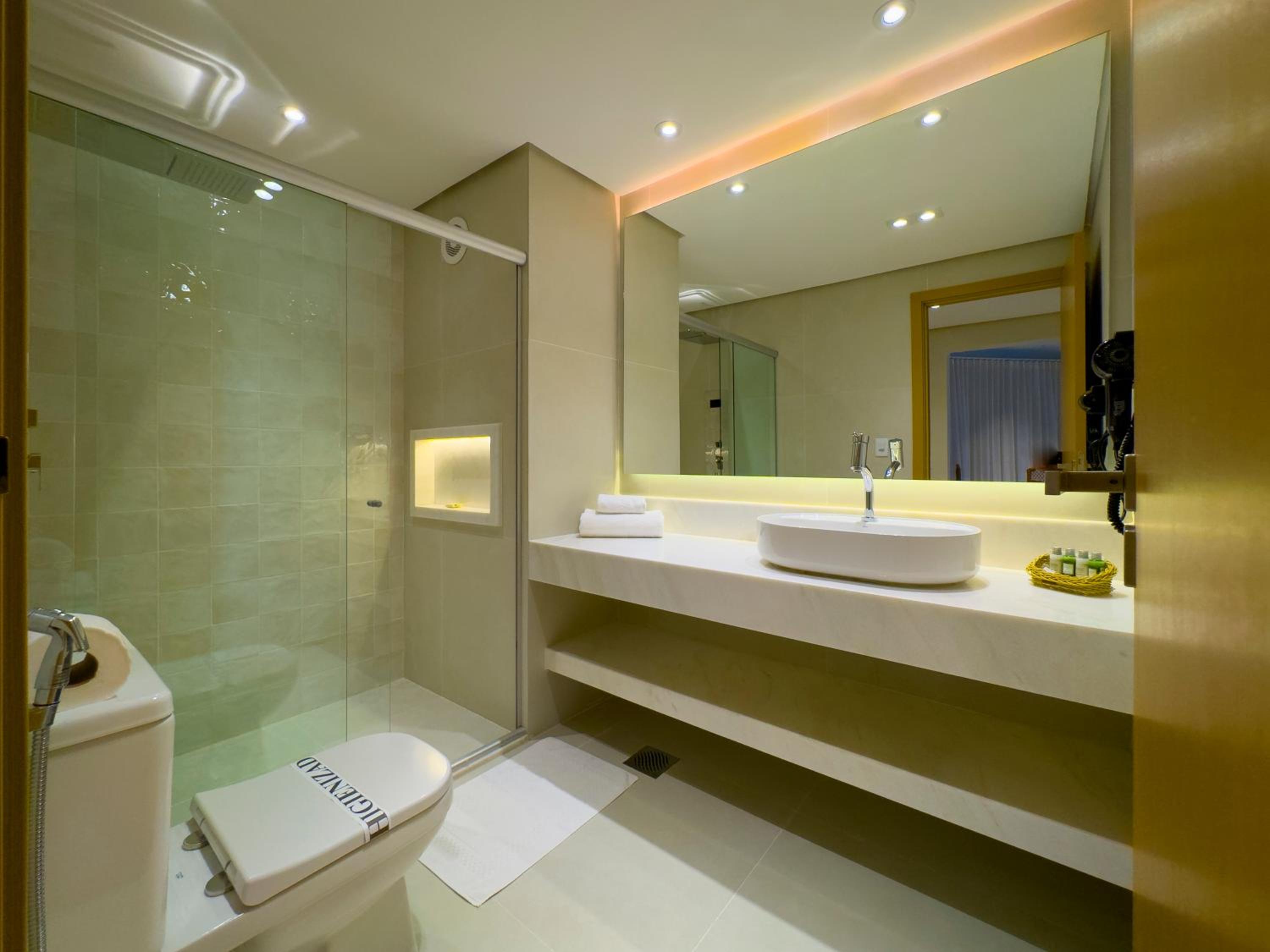 Suite with Bath Tub and Balcony thumbnail 5