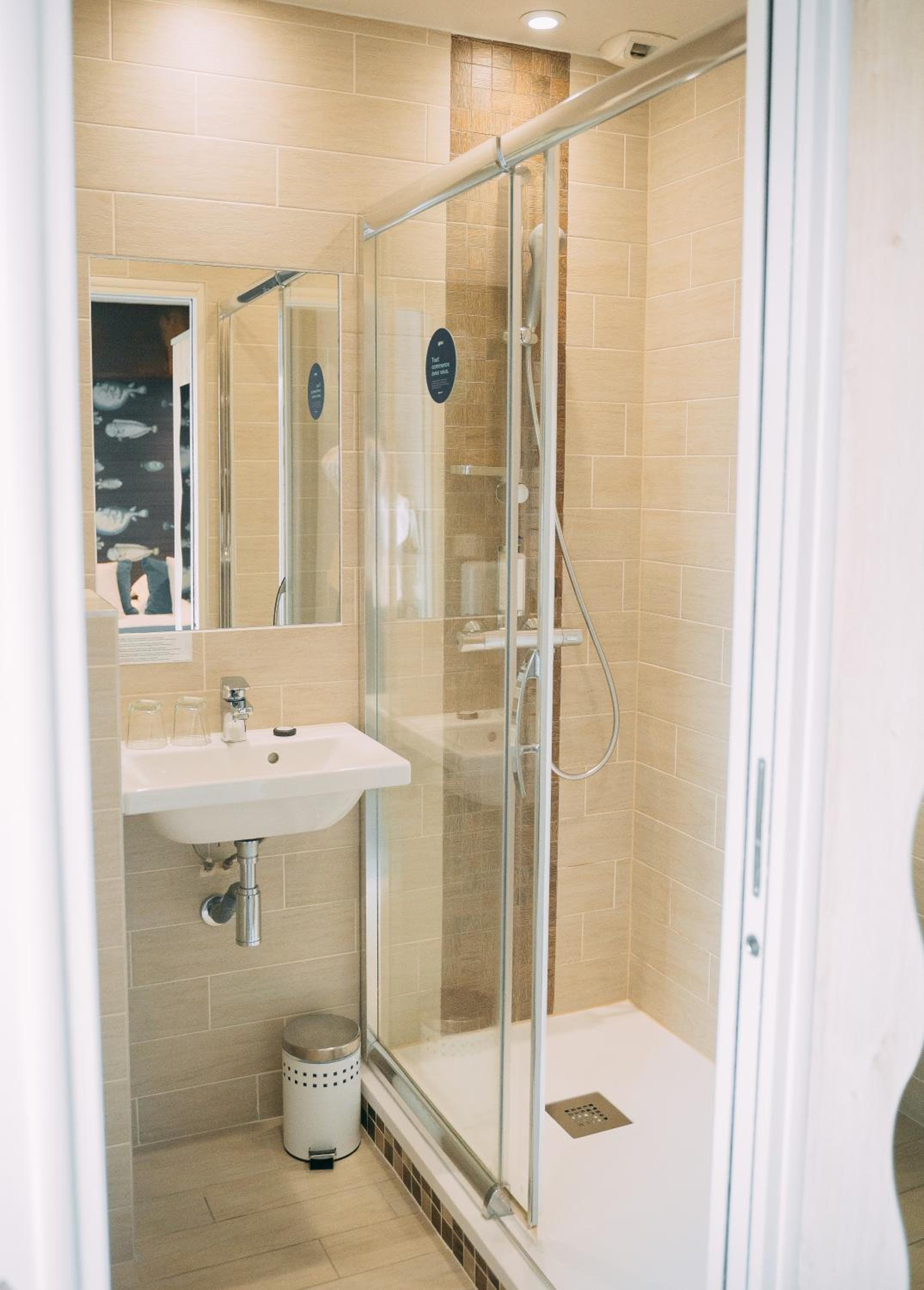 Comfort Room with Square View photo 3