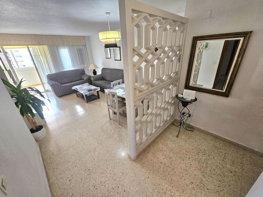 Apartamento de Dos Dormitorios con Vista a la Piscina