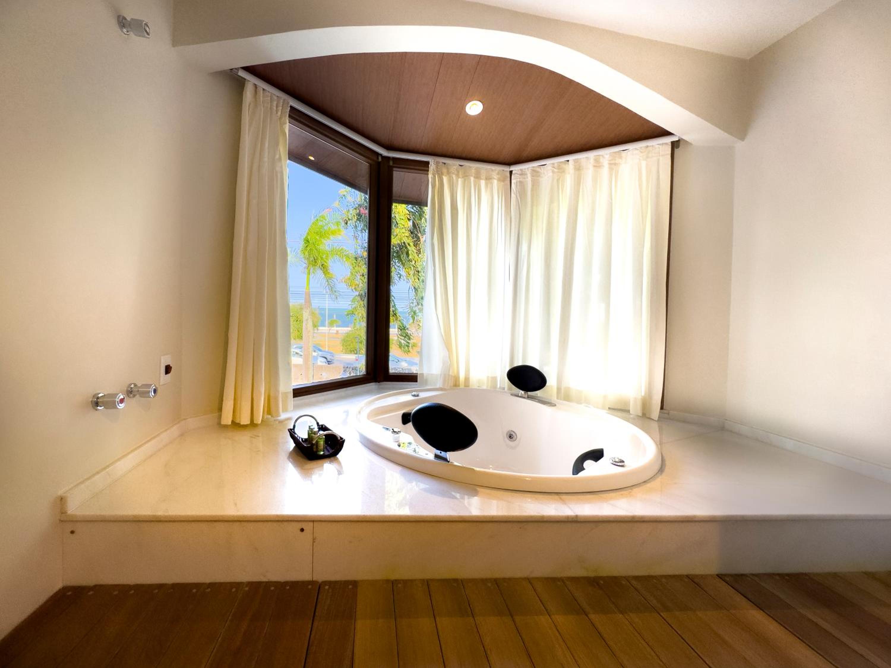Suite with Bath Tub and Balcony thumbnail 6