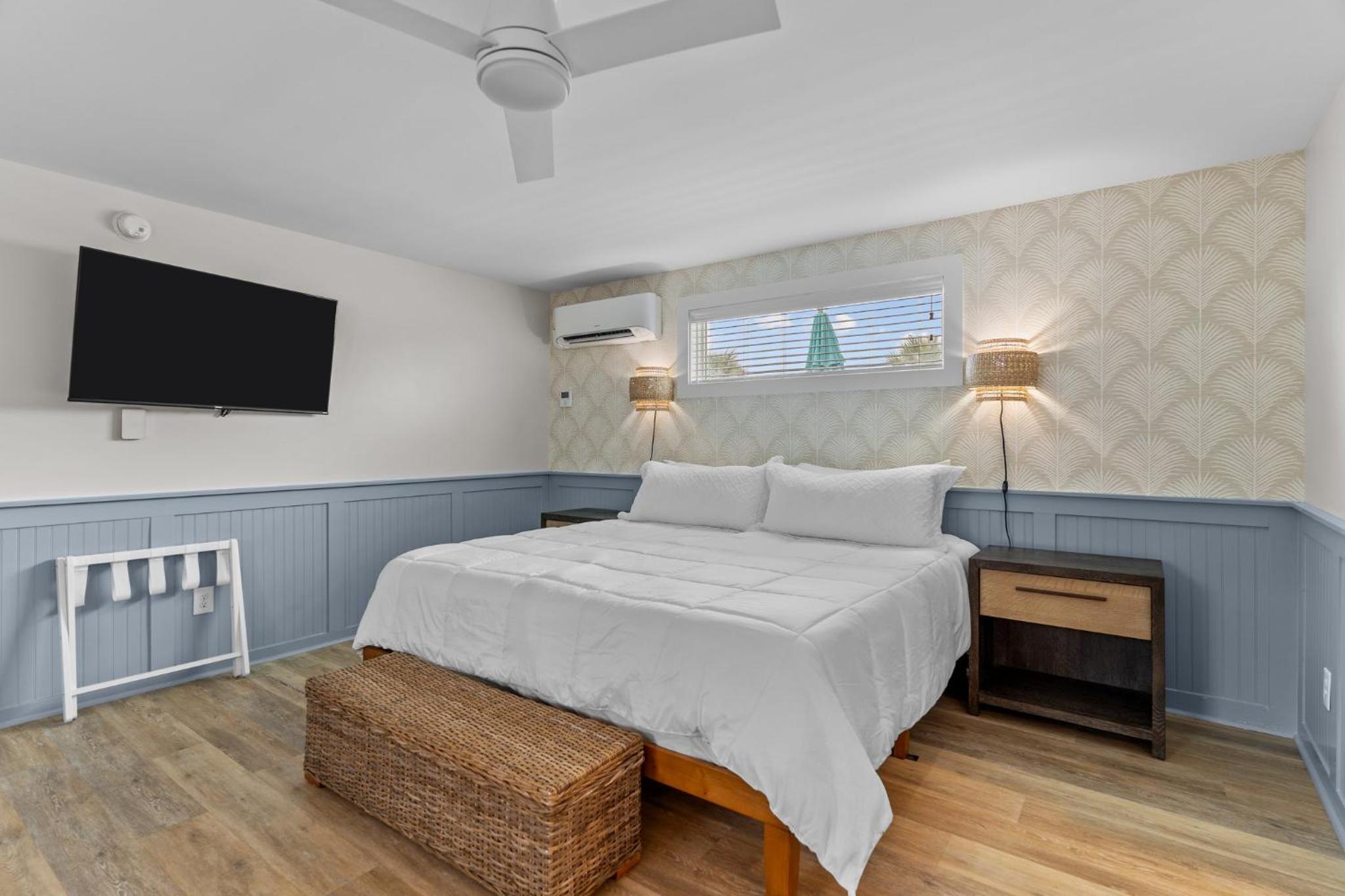Deluxe King Suite photo 3