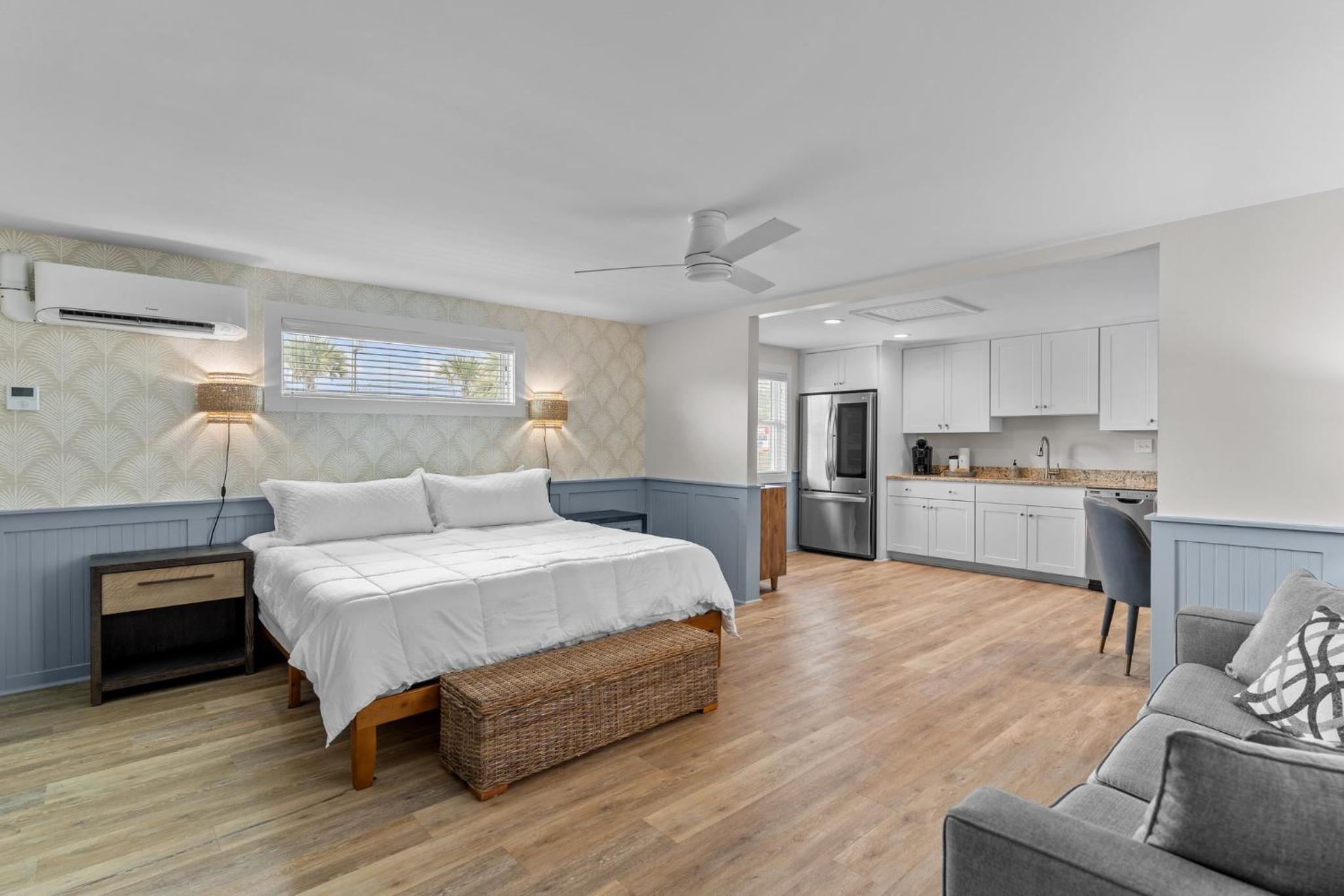 Deluxe King Suite photo 2