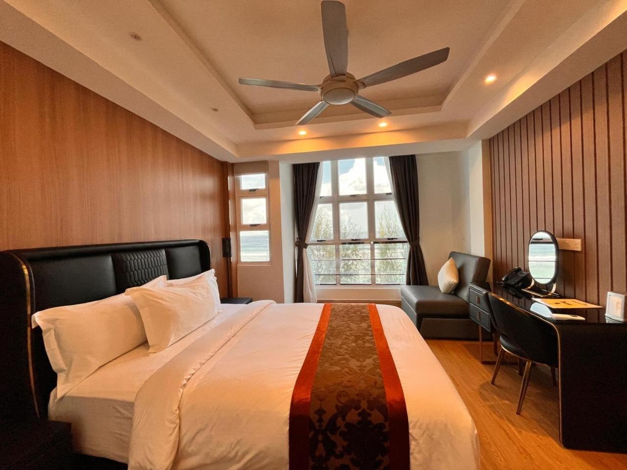 Deluxe Suite with Sea View