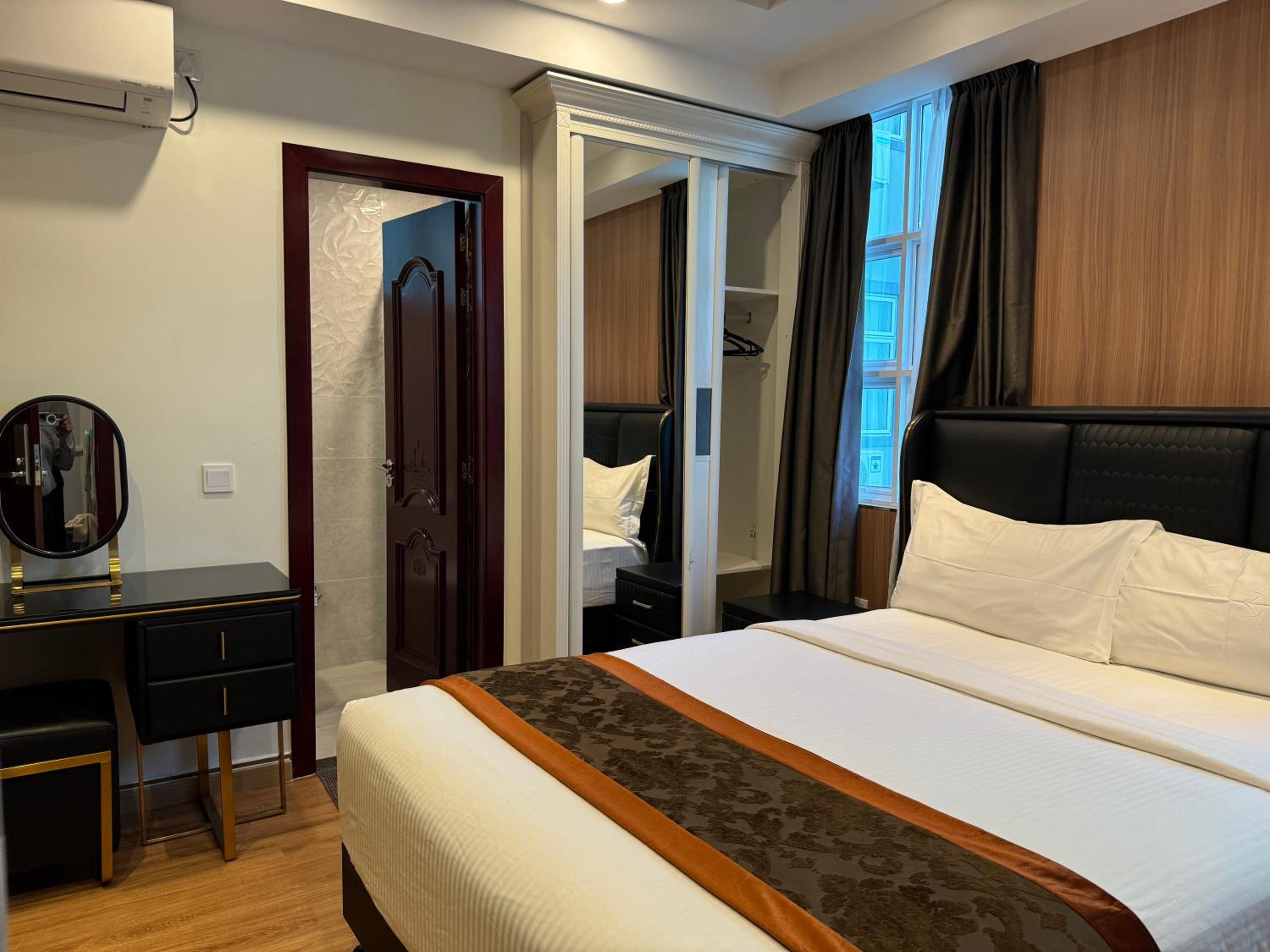 Deluxe Double Room - Photo 23