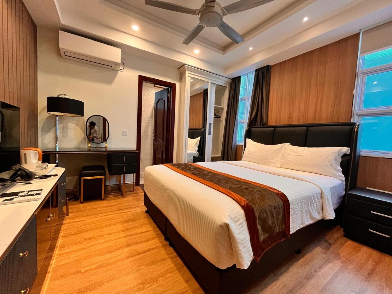 Deluxe Double Room - Photo 24