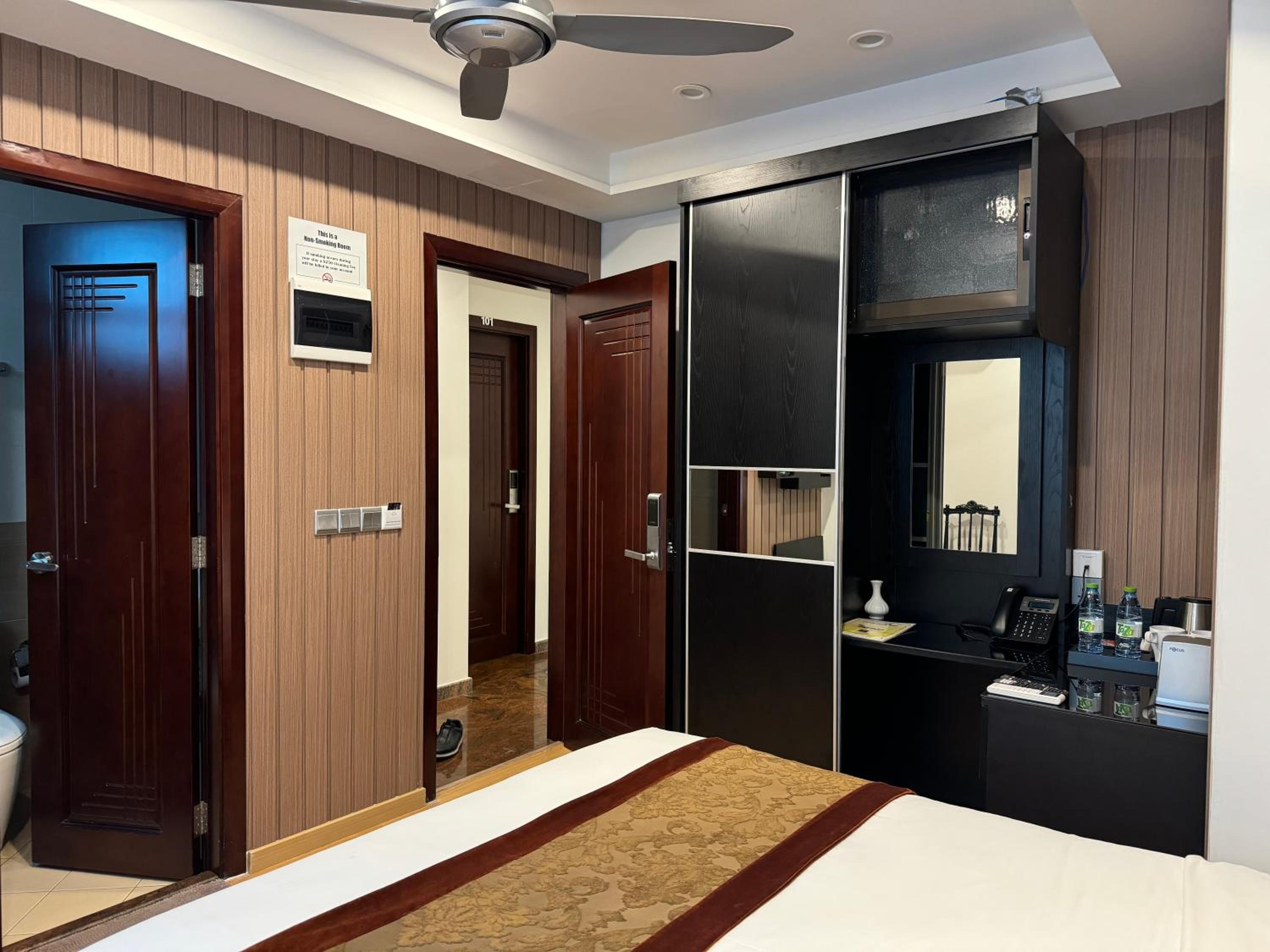 Deluxe Double Room - Photo 25