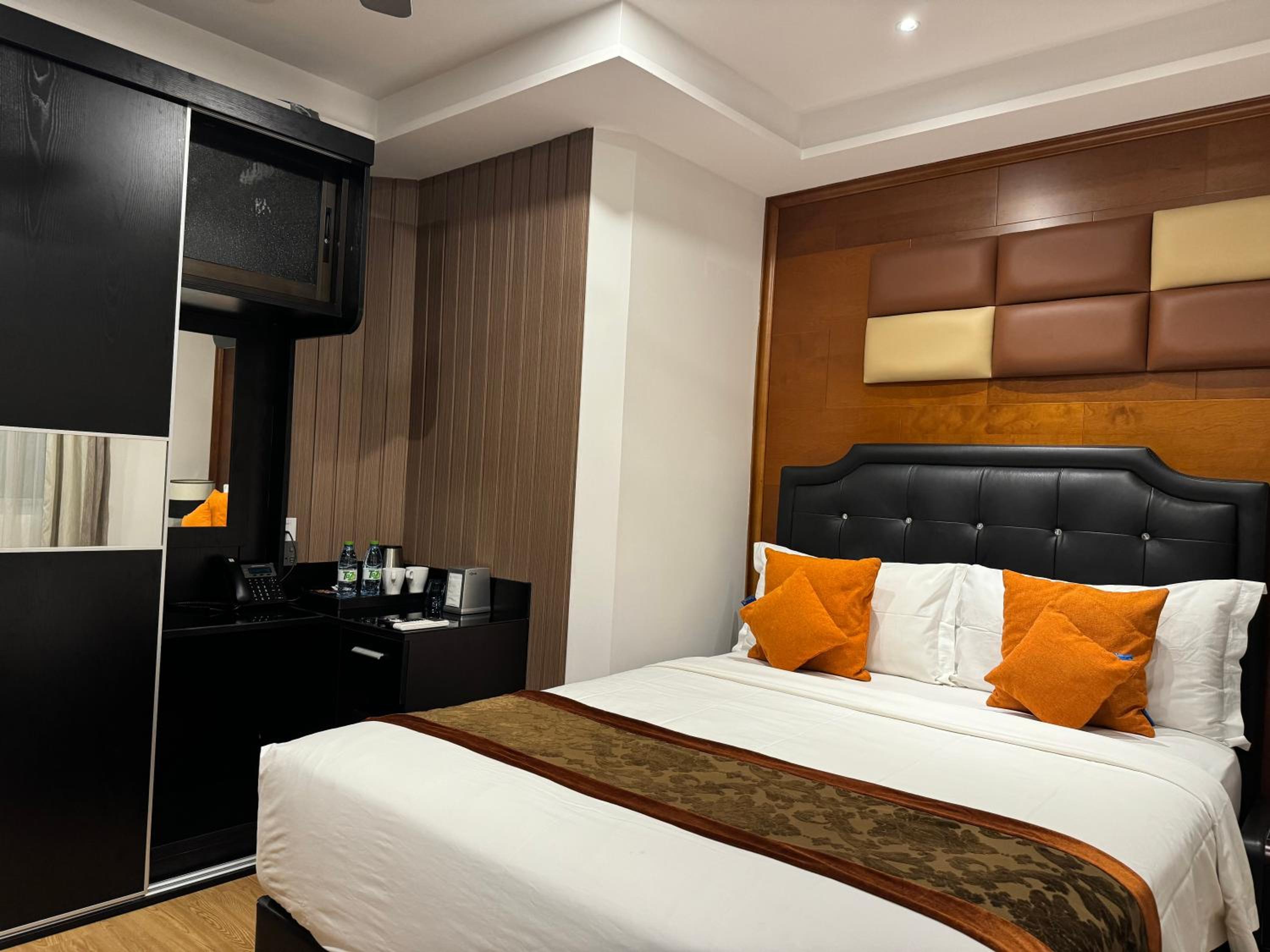 Deluxe Double Room - Photo 26
