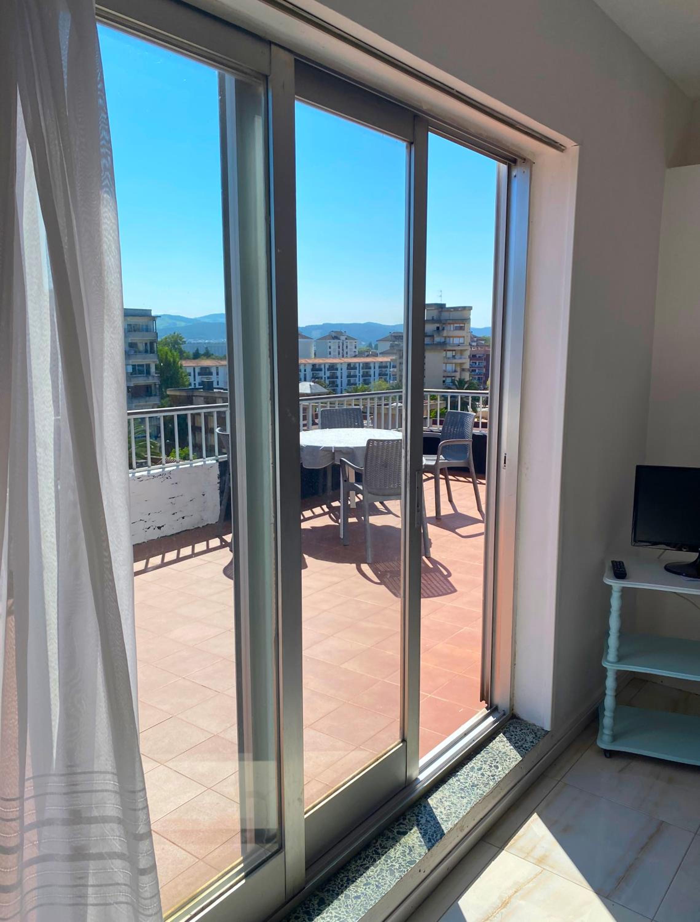 Two-Bedroom Penthouse Apartment with Sea View - Photo 5