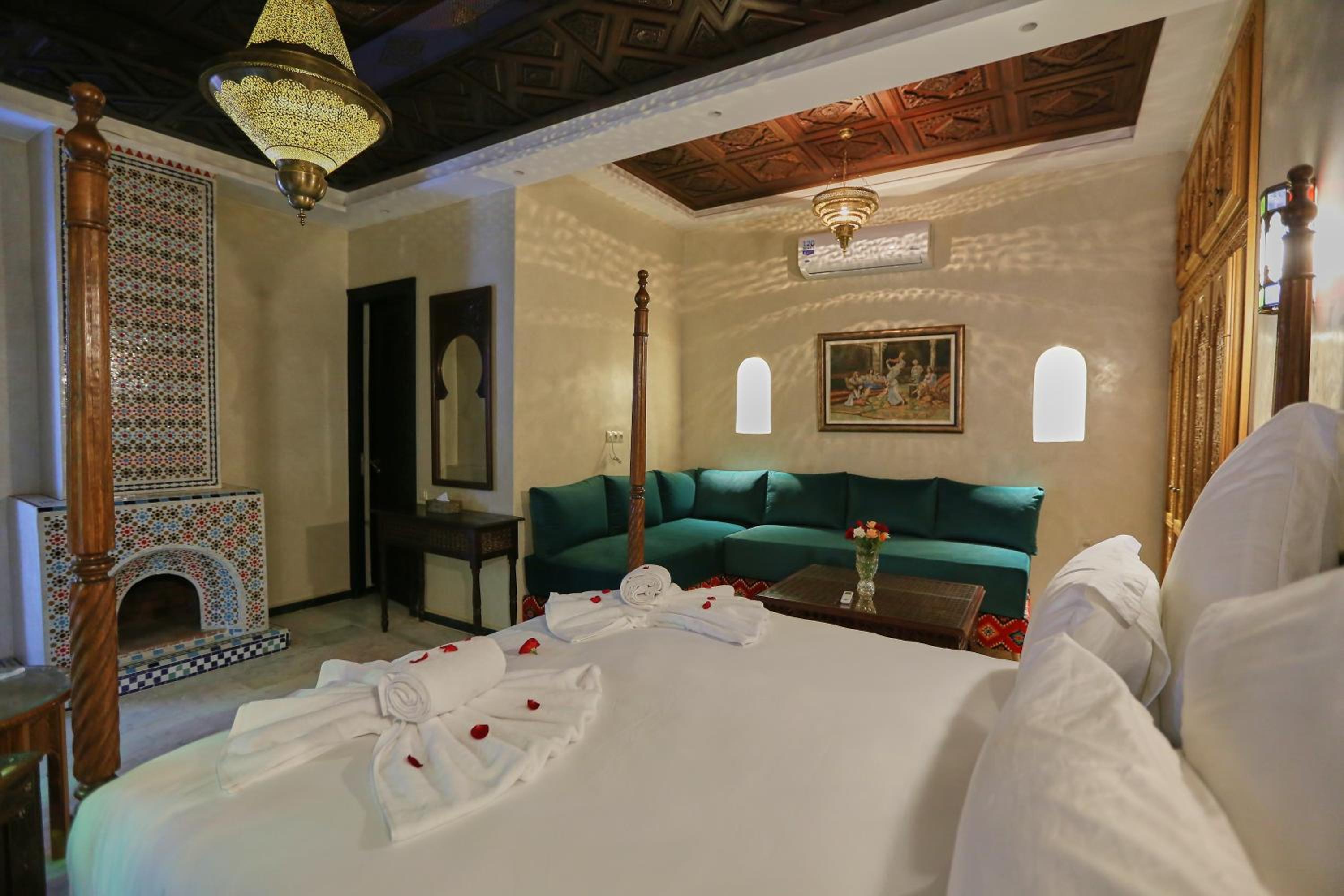 Deluxe Suite - Photo 13