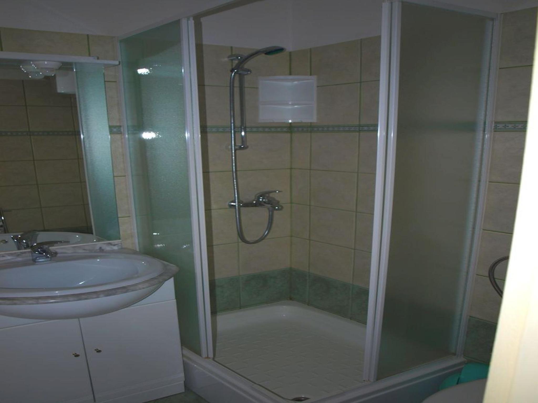 One-Bedroom Apartment with Balcony and Garden View photo 2