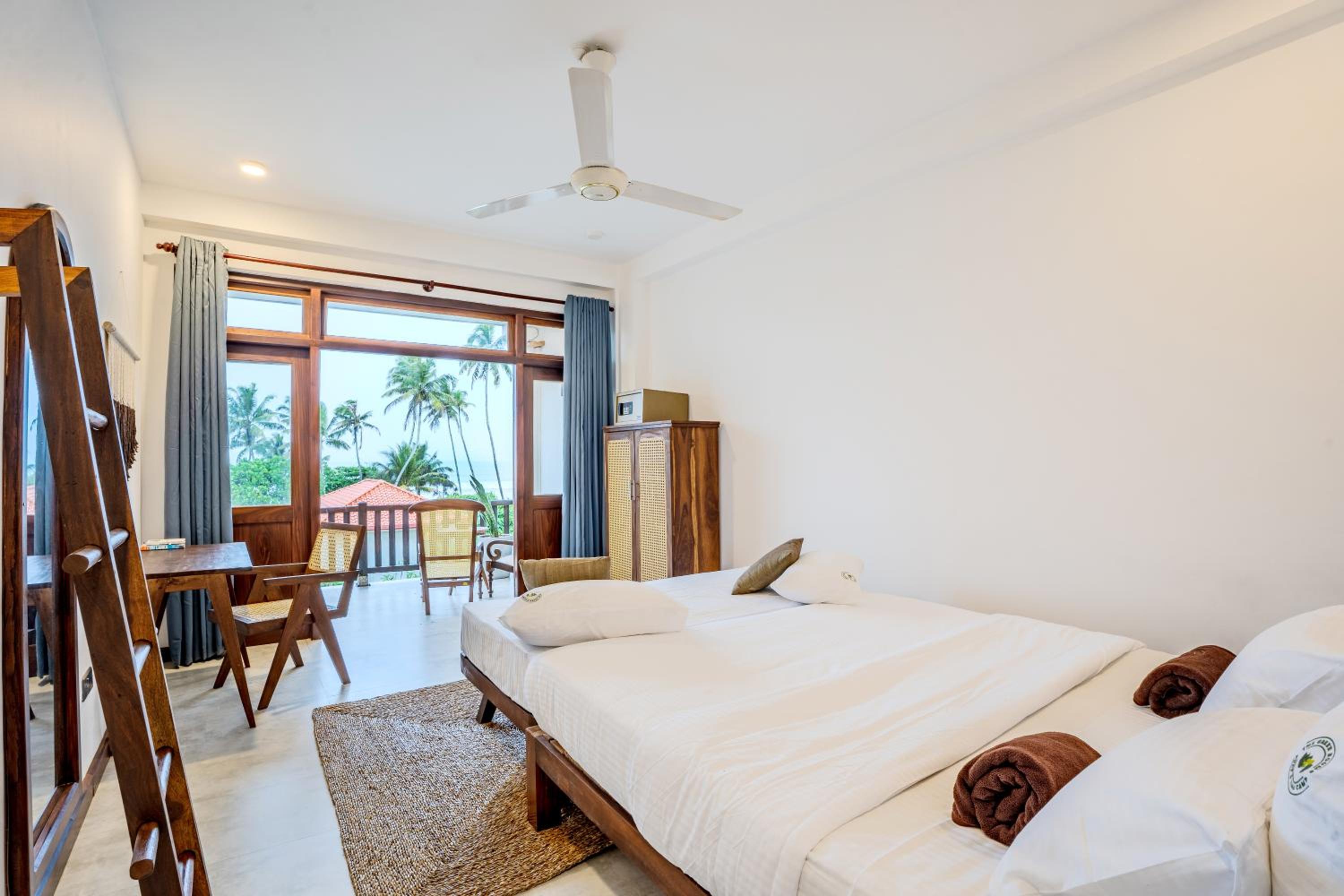 Deluxe Double Room with Balcony and Sea View photo 3