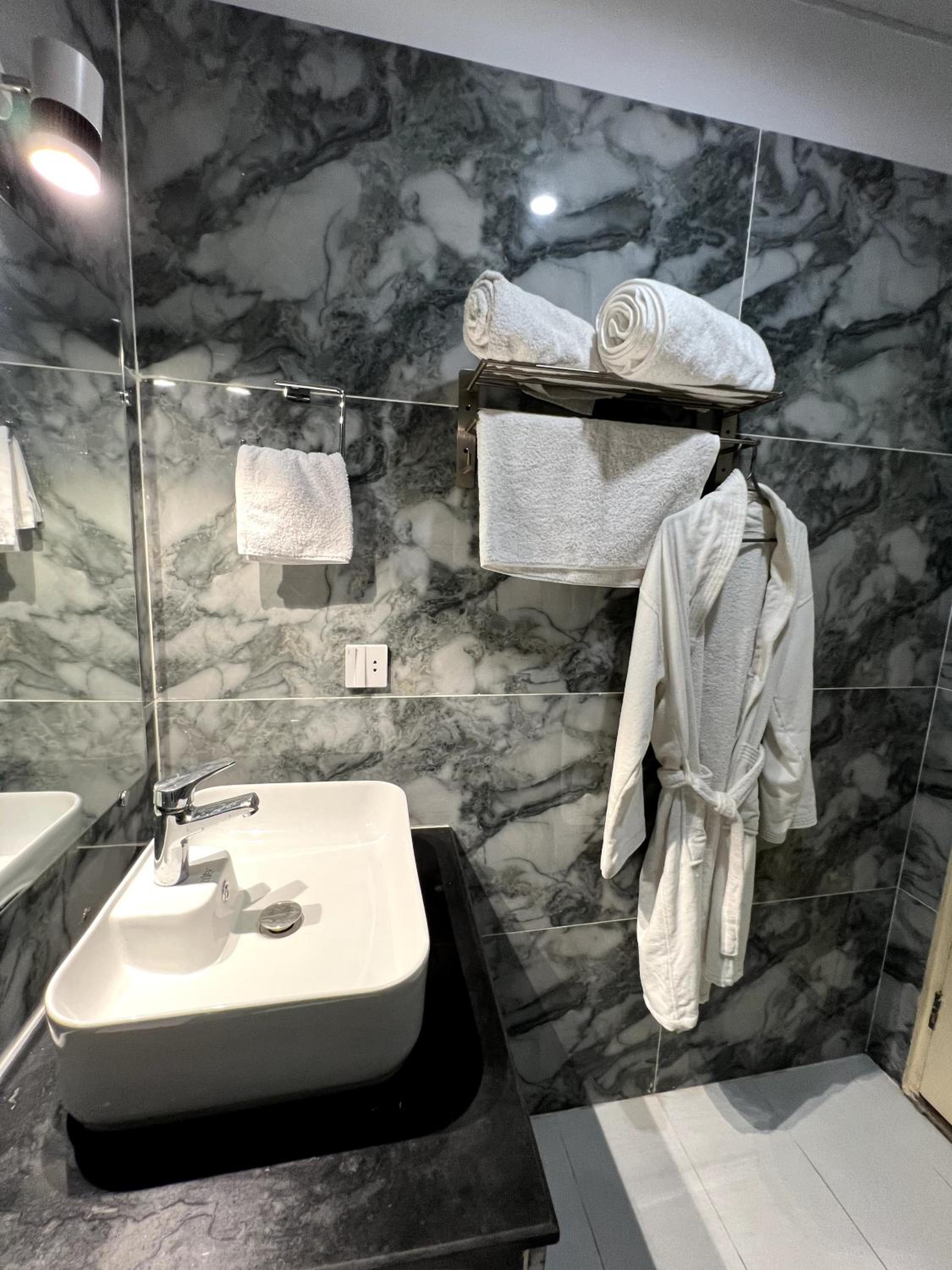 Deluxe Double Room (2 Adults + 1 Child) photo 3