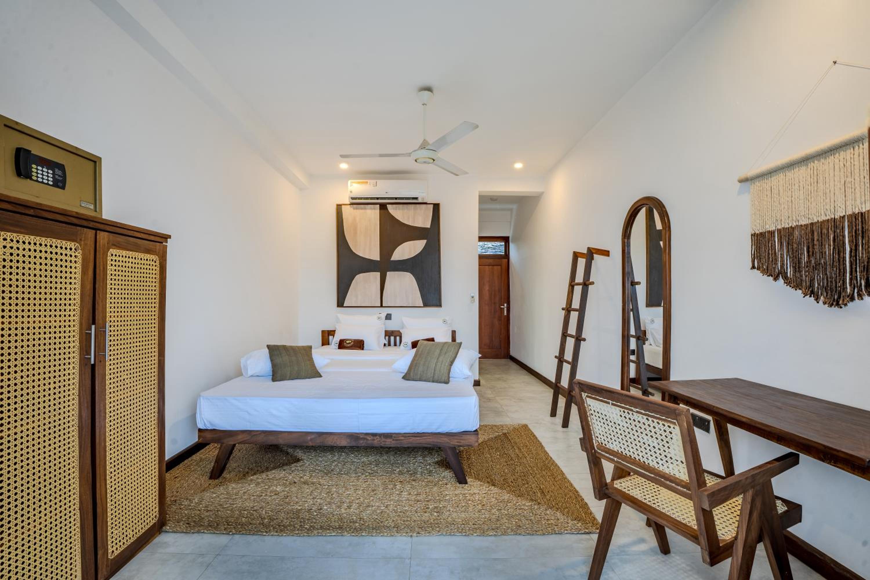 Deluxe Double Room with Balcony and Sea View photo 2