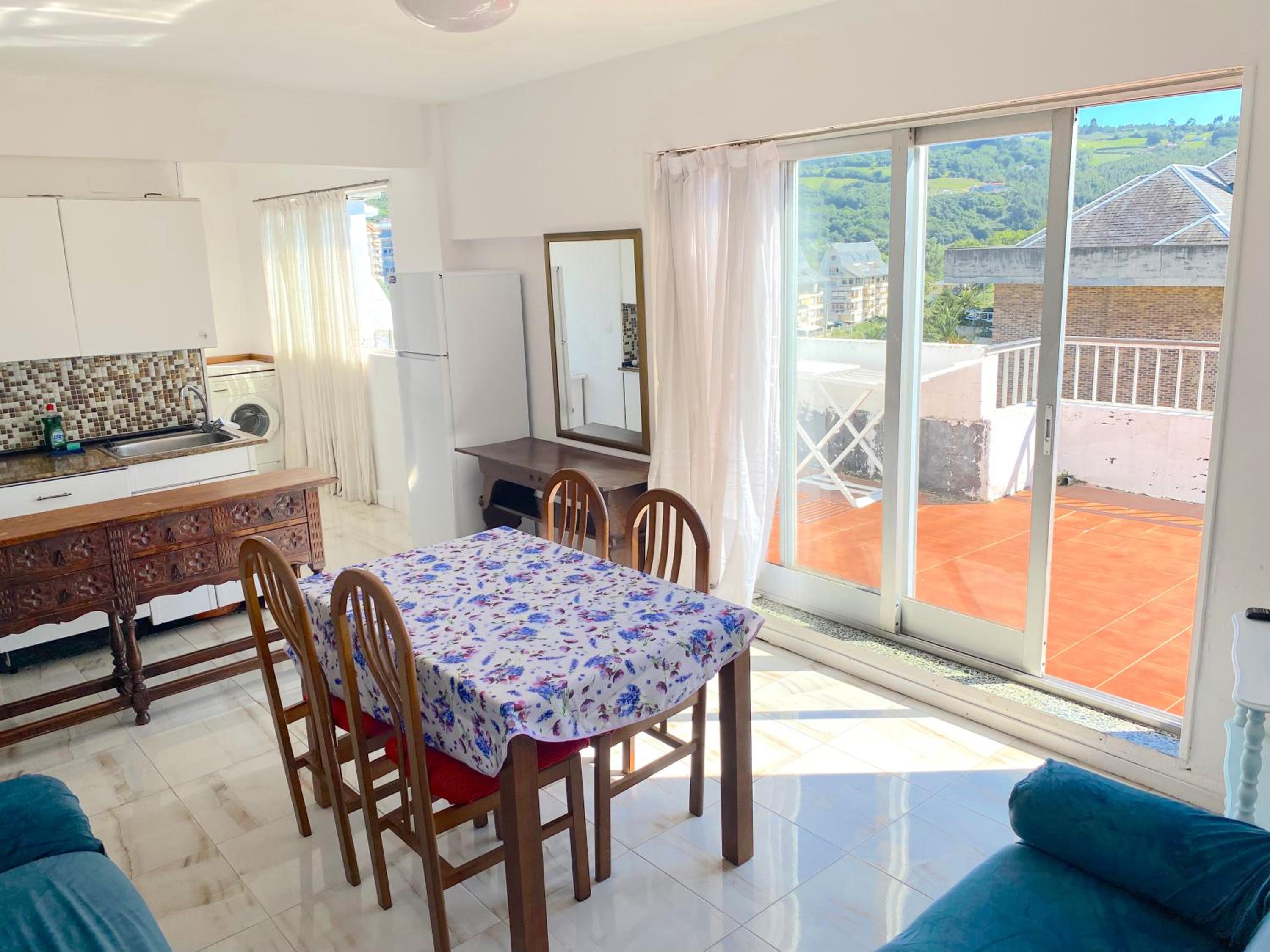 Two-Bedroom Penthouse Apartment with Sea View - Photo 6