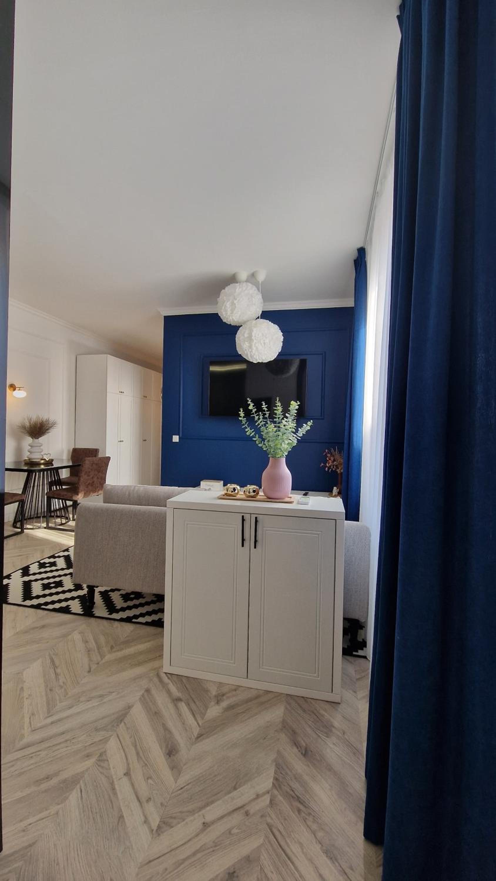 One-Bedroom Apartment photo 2