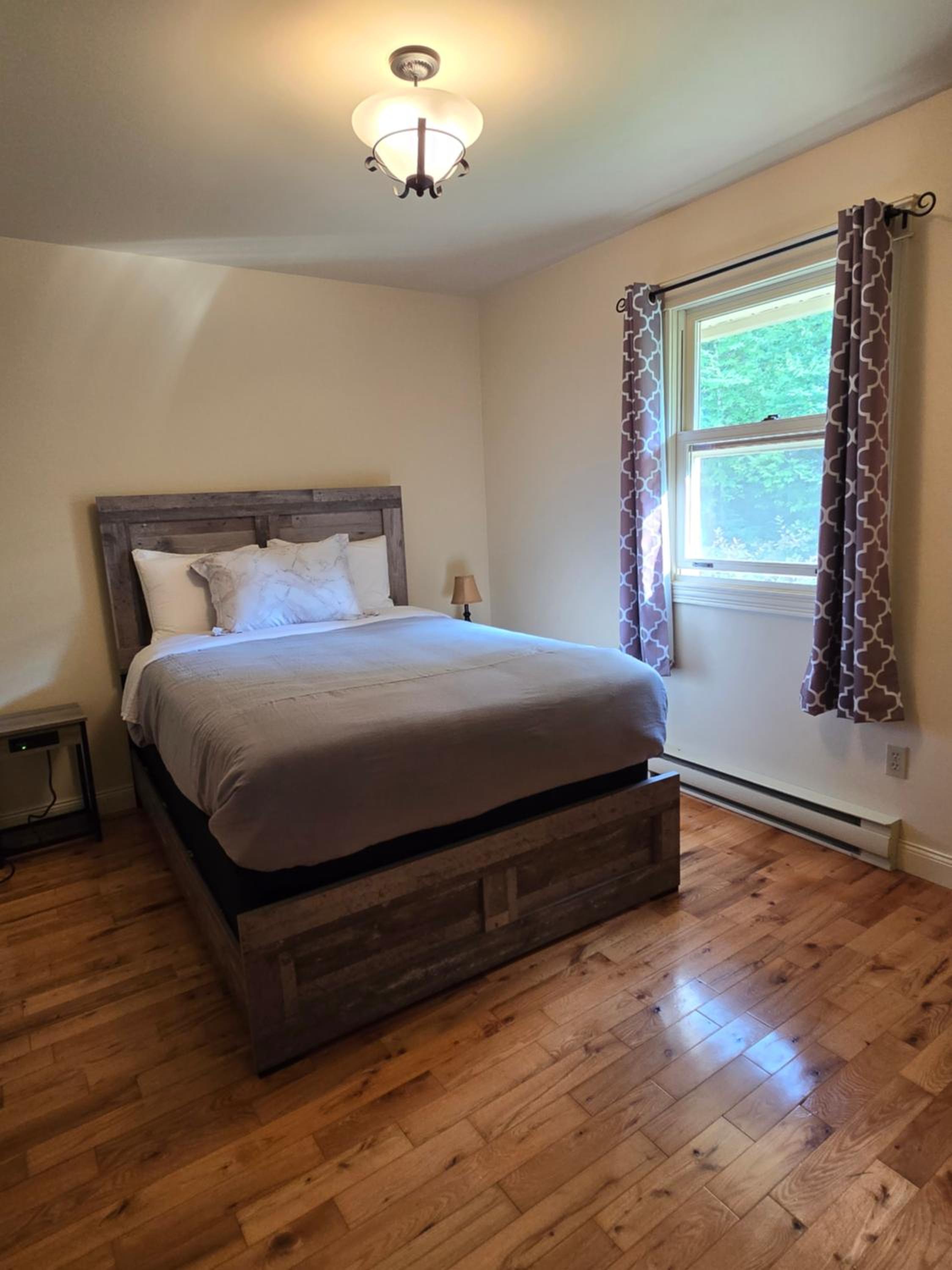 Five-Bedroom House photo 3