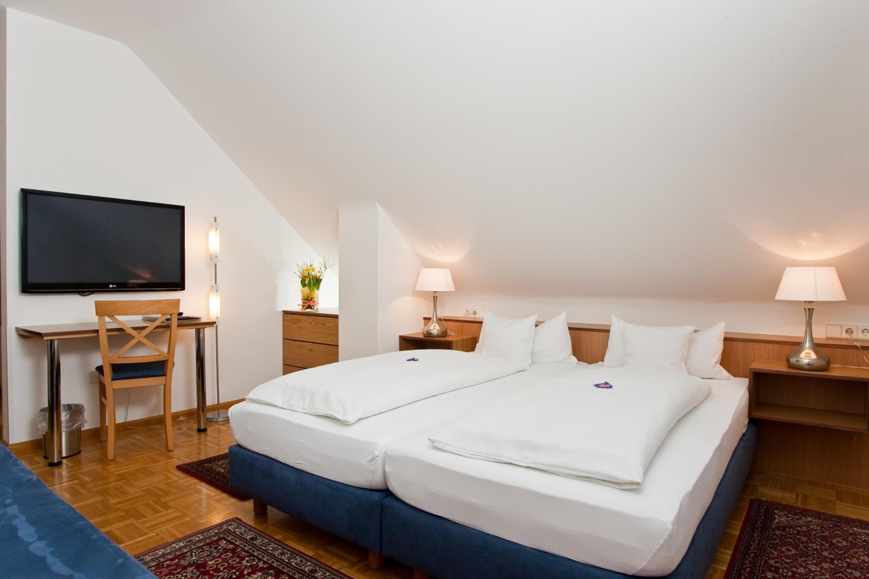 Double Room - Photo 2