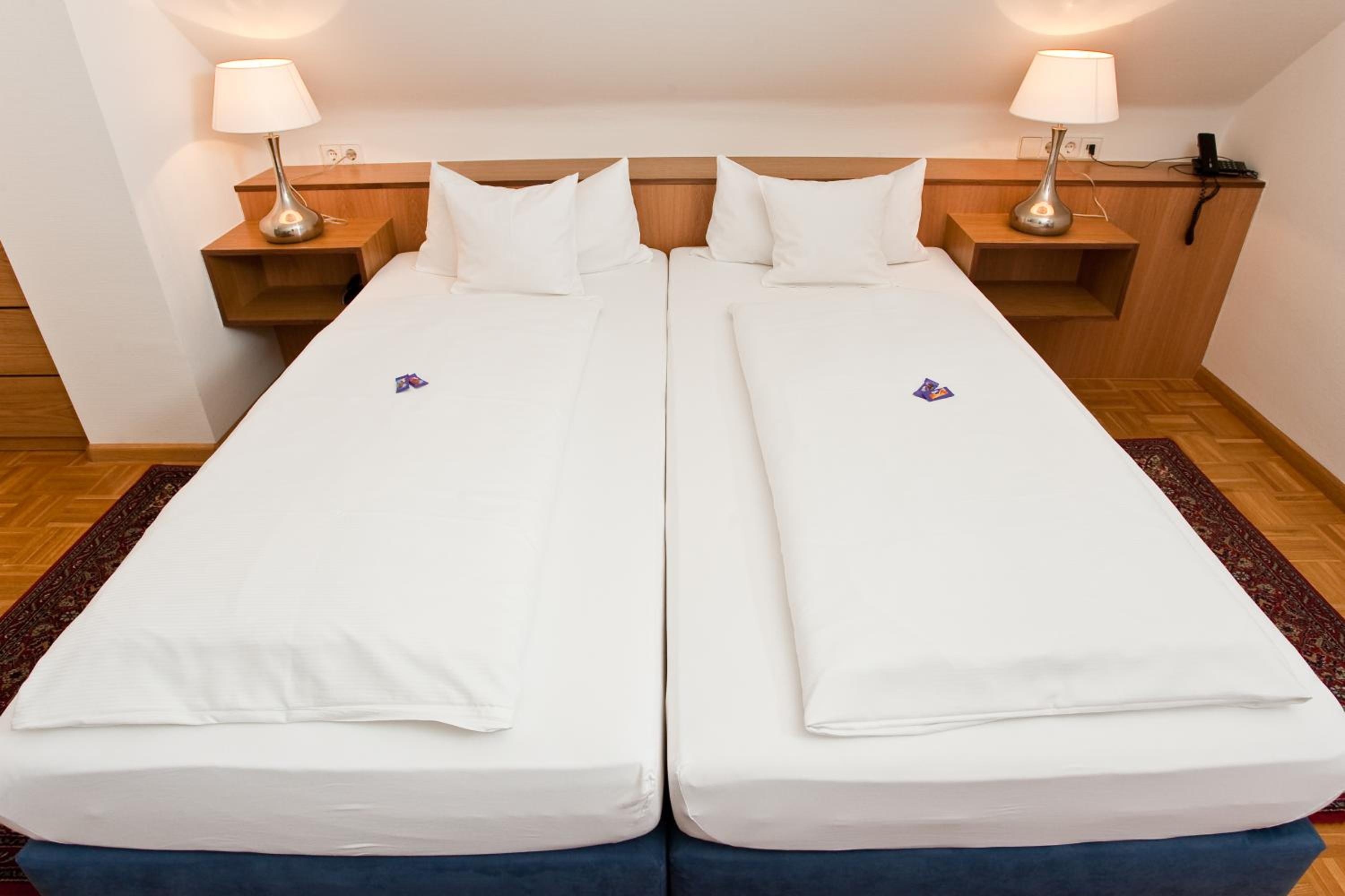 Double Room - Photo 8