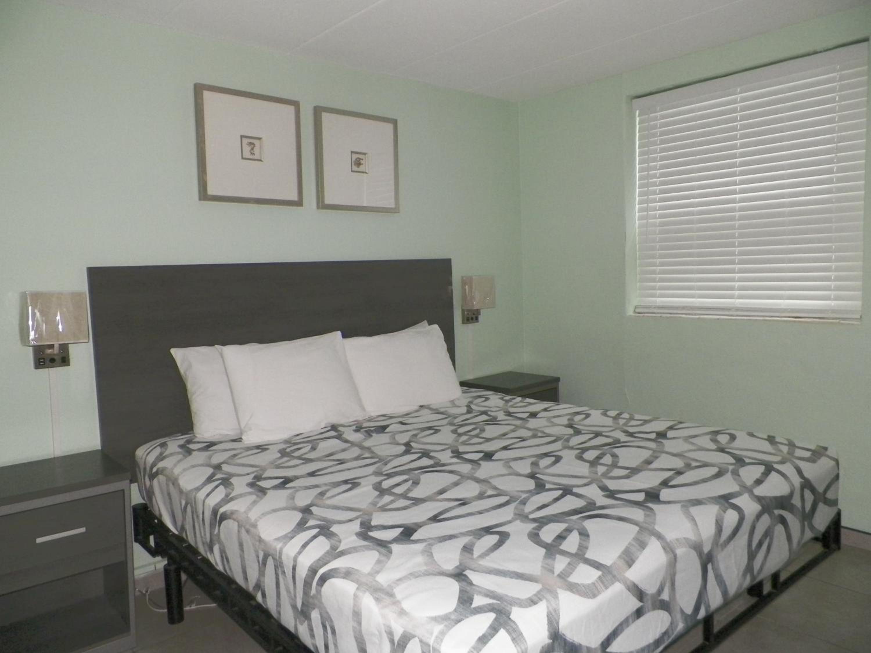 Luxury King Suite photo 2
