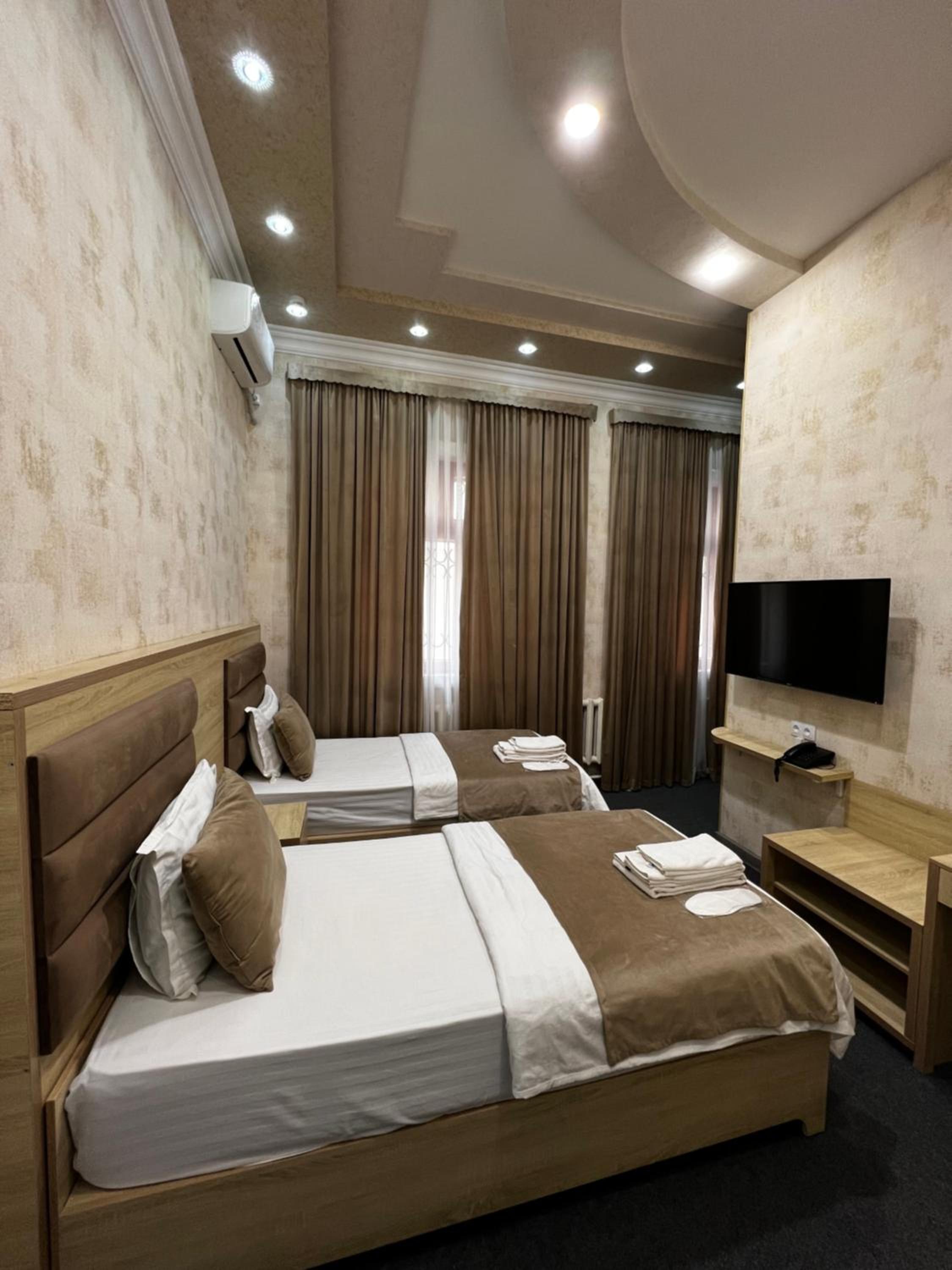 Standard King Room - Photo 5