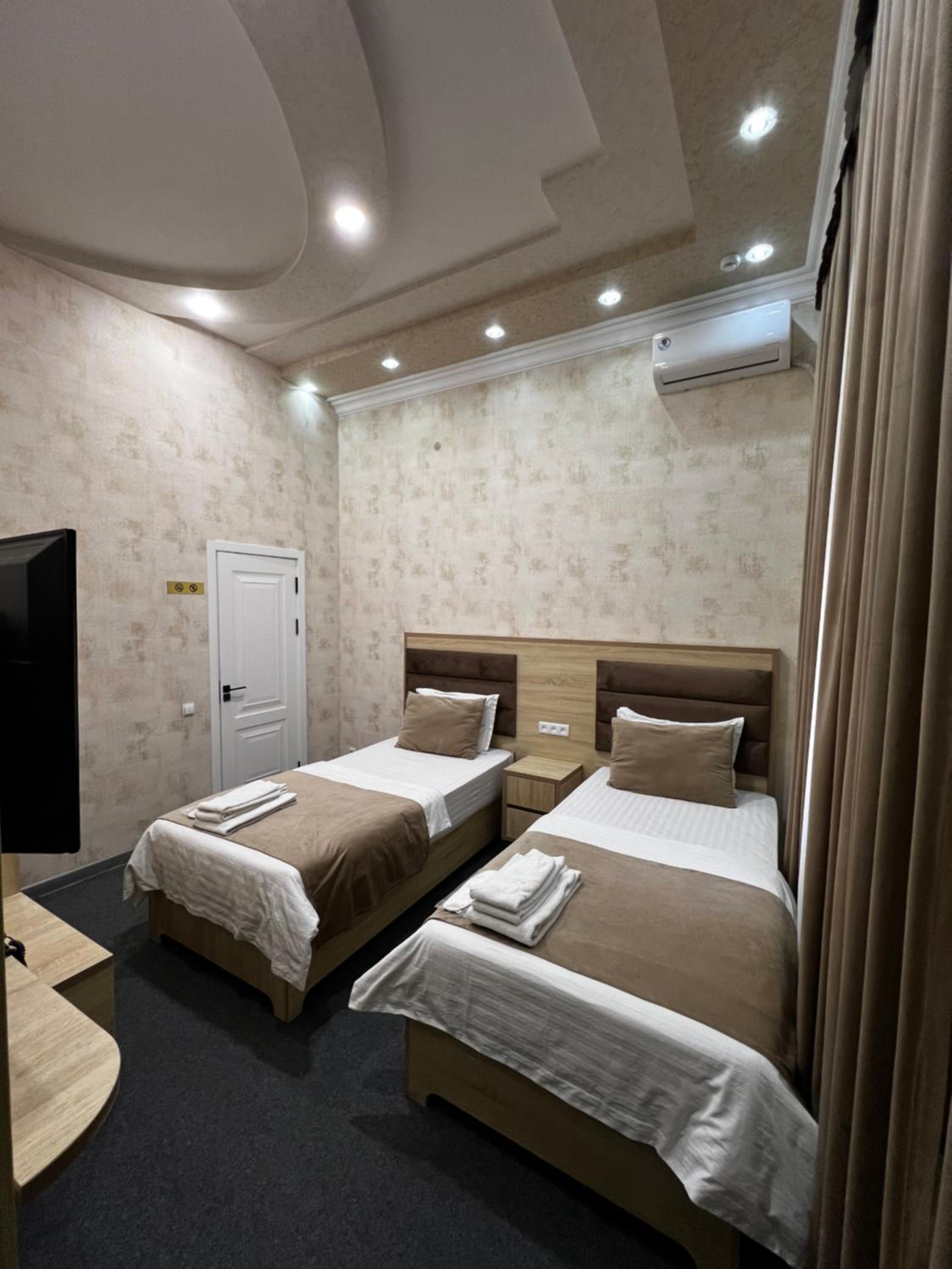 Standard King Room - Photo 6