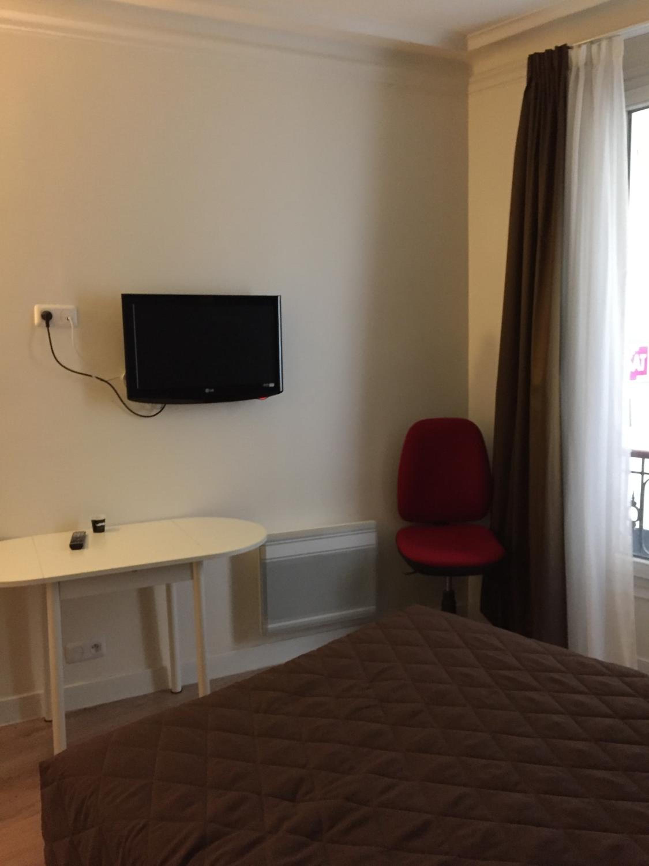 Economy Triple Room photo 3