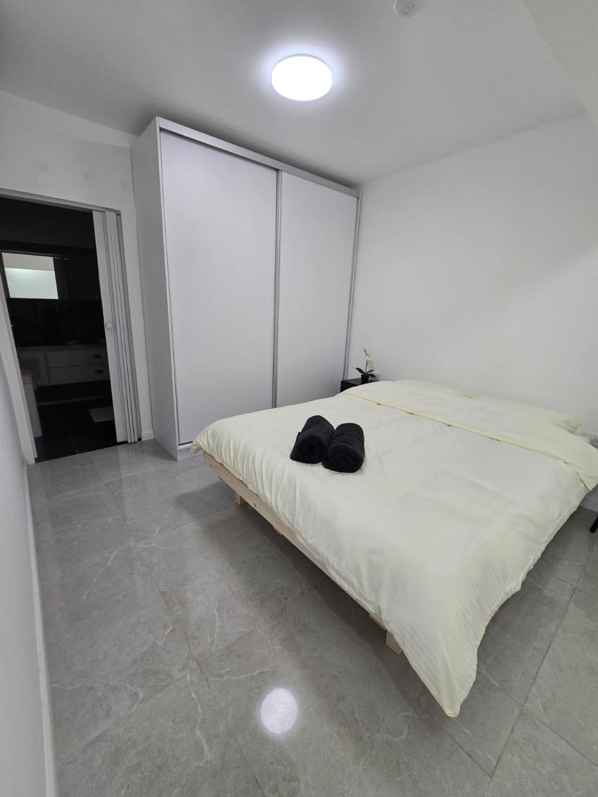 Superior One-Bedroom Apartment